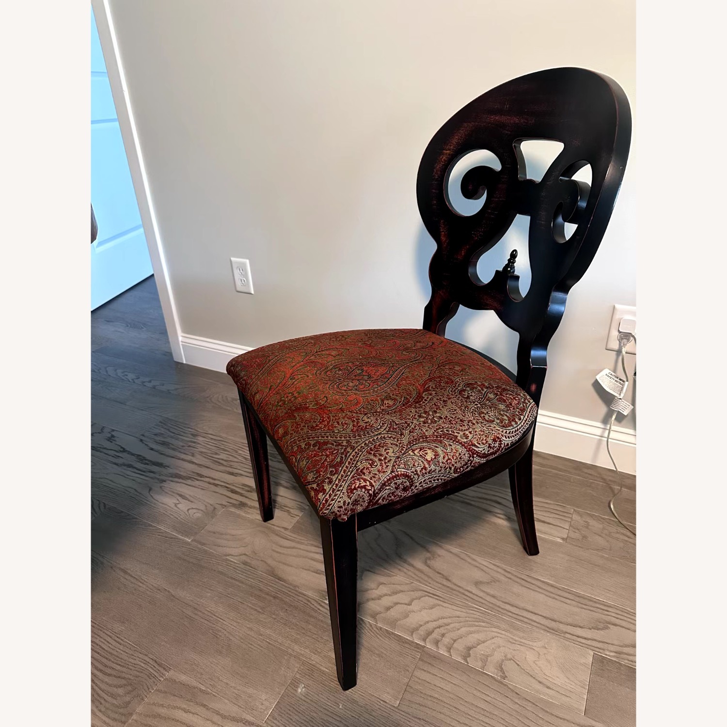 8 Art Aesigned Dining Chairs - image-3