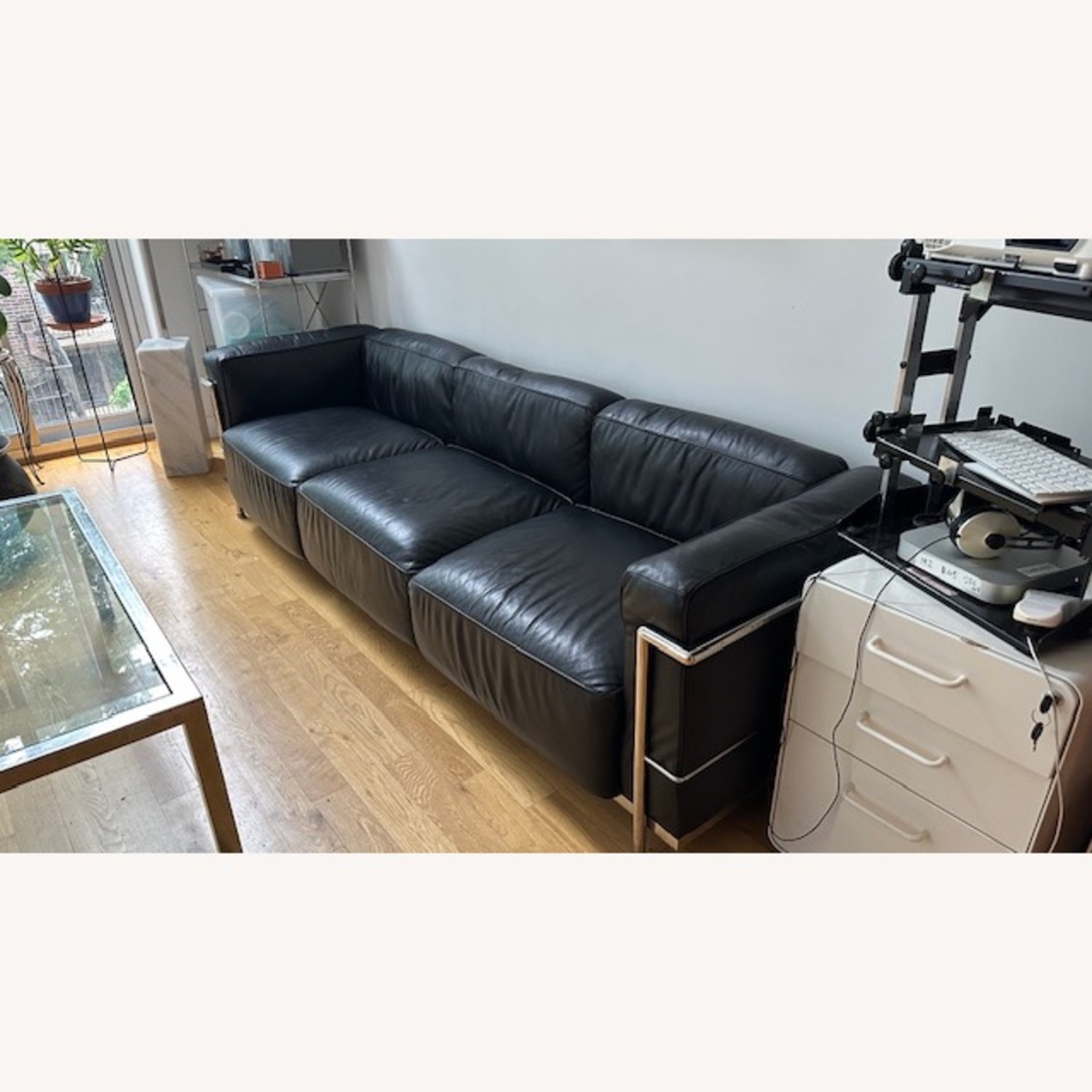 Le Corbusier LC2 Black Leather Sofa - image-5