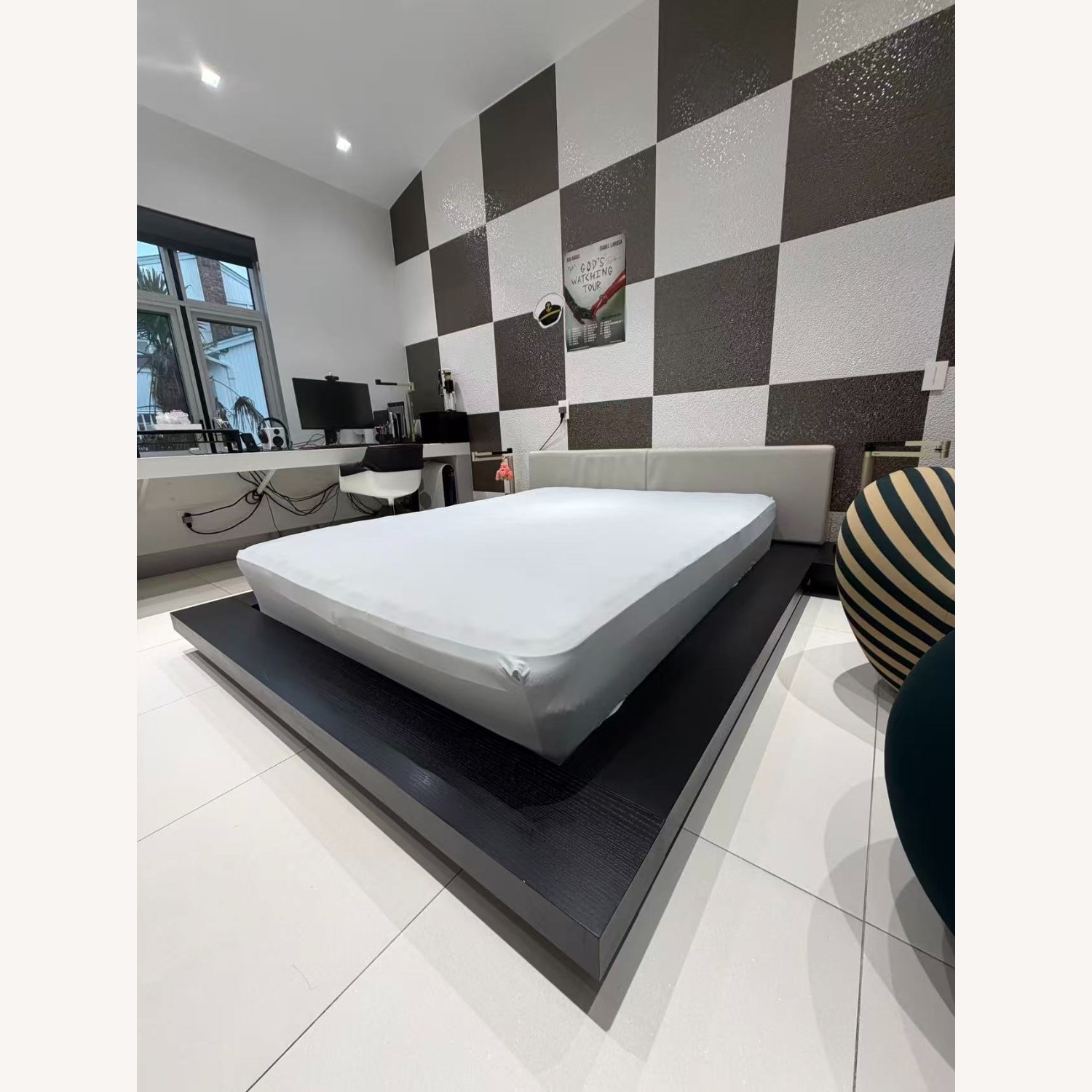 Modrest Opal Modern Queen Leatherette Platform Bed - image-2