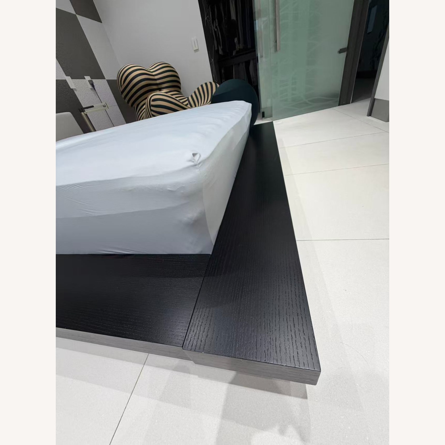 Modrest Opal Modern Queen Leatherette Platform Bed - image-8