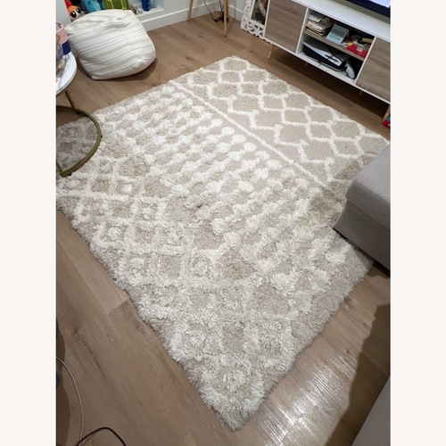 Used Amazon Livabliss Moroccan Shag Area Rug for sale on AptDeco