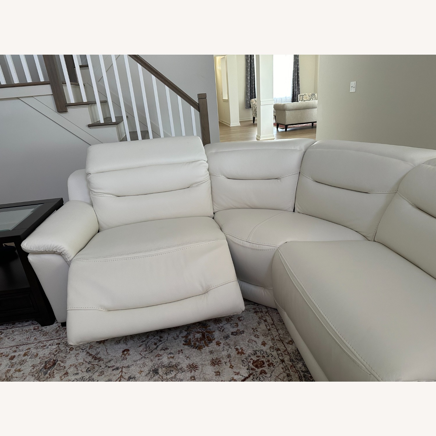 Rooms To Go Gallia White Leather 5 Pc Dual Power Reclining Sectional - image-3