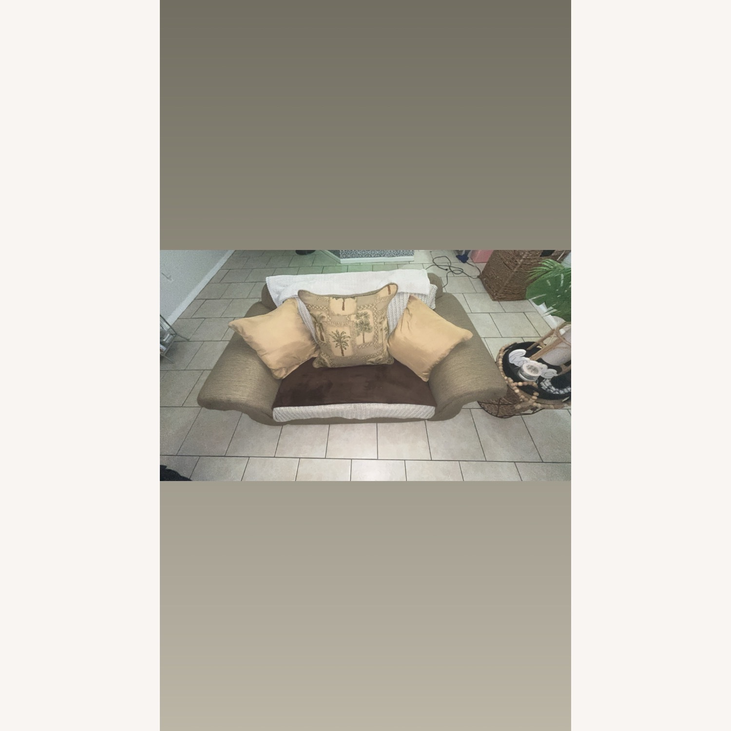 Broyhill Havana style loveseat  - image-5