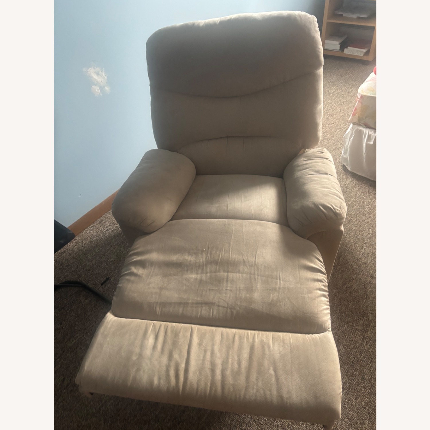 Modern Recliner - image-2