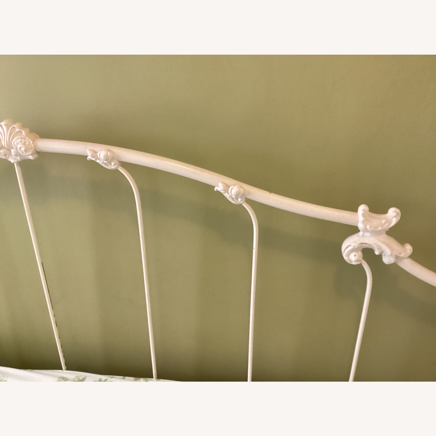 Vintage/Antique  White Daybed - image-4