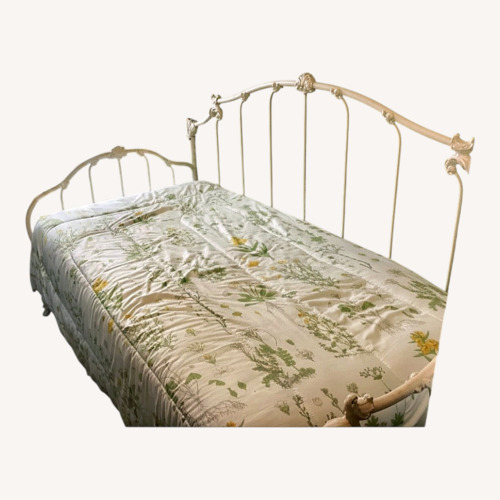 Used Vintage/Antique  White Daybed for sale on AptDeco