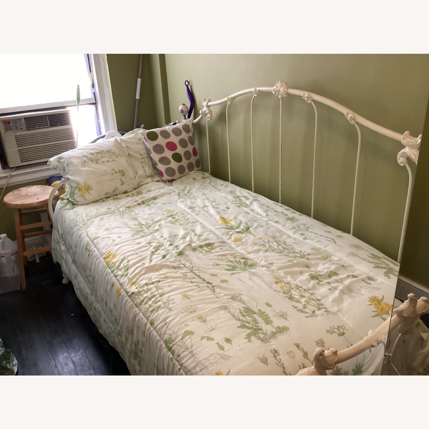 Vintage/Antique  White Daybed - image-1