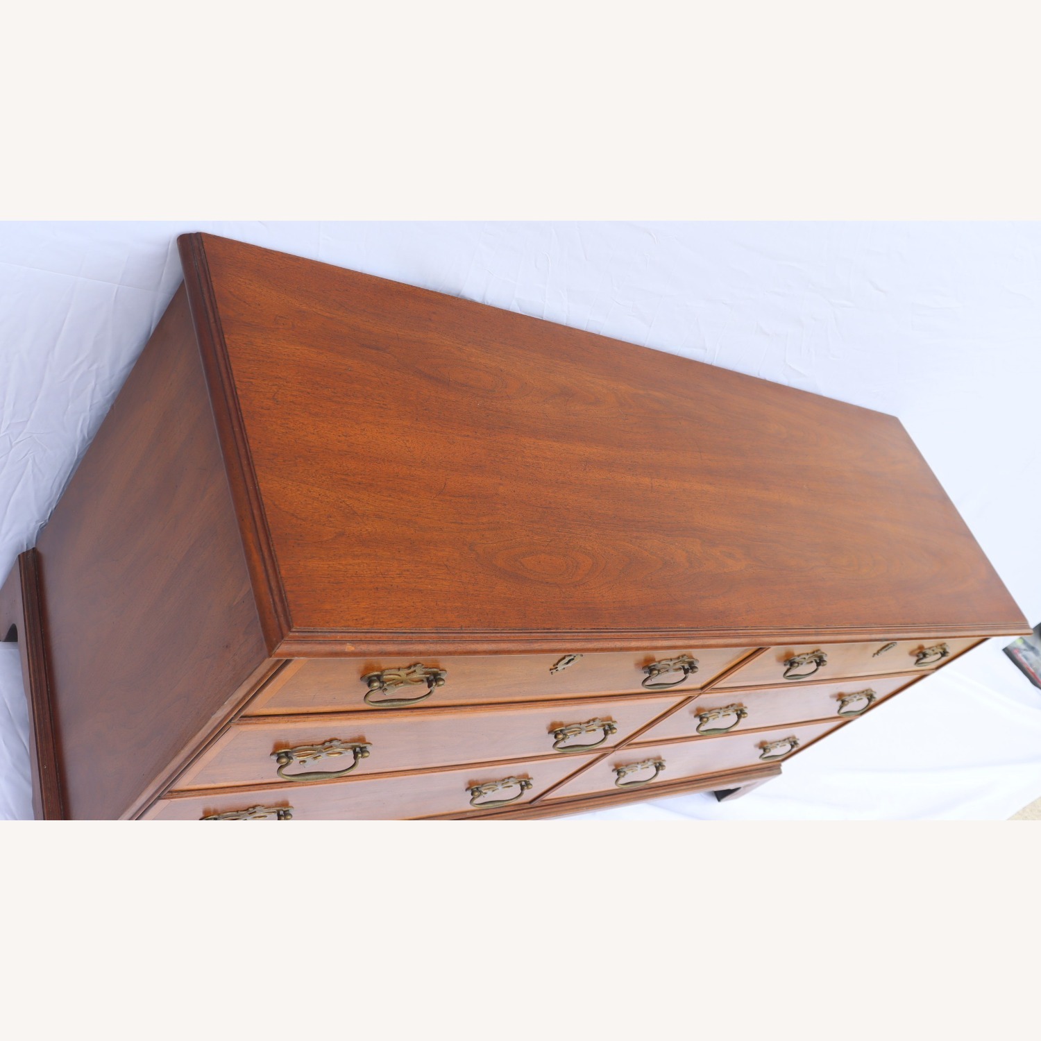 Henredon Furniture Medium-Size 6 Drawer Dresser - image-5