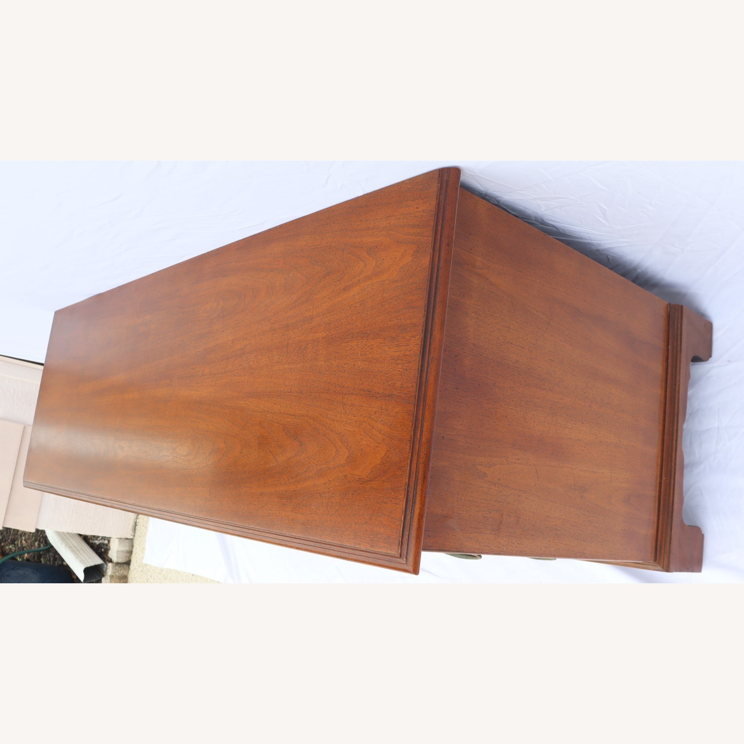 Henredon Furniture Medium-Size 6 Drawer Dresser - image-6