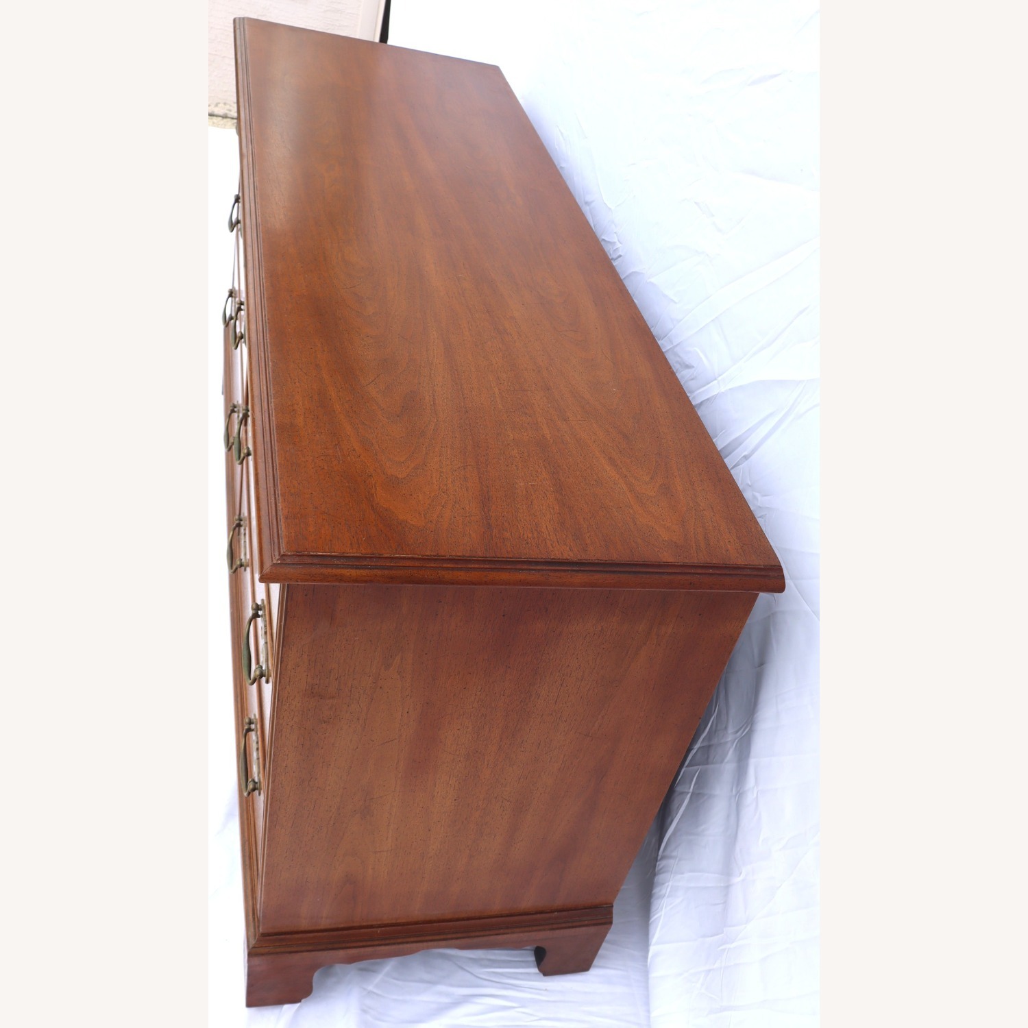 Henredon Furniture Medium-Size 6 Drawer Dresser - image-8