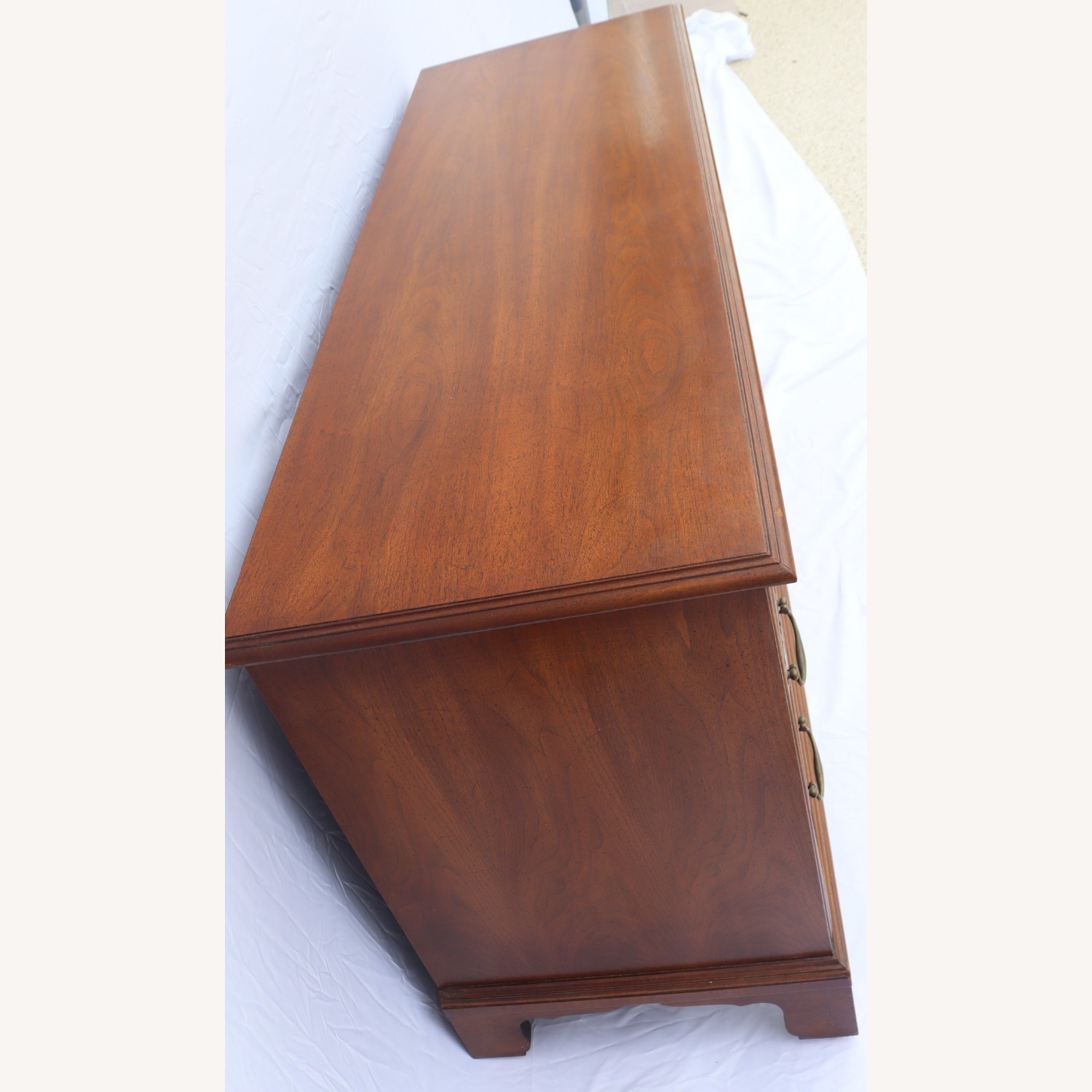Henredon Furniture Medium-Size 6 Drawer Dresser - image-7