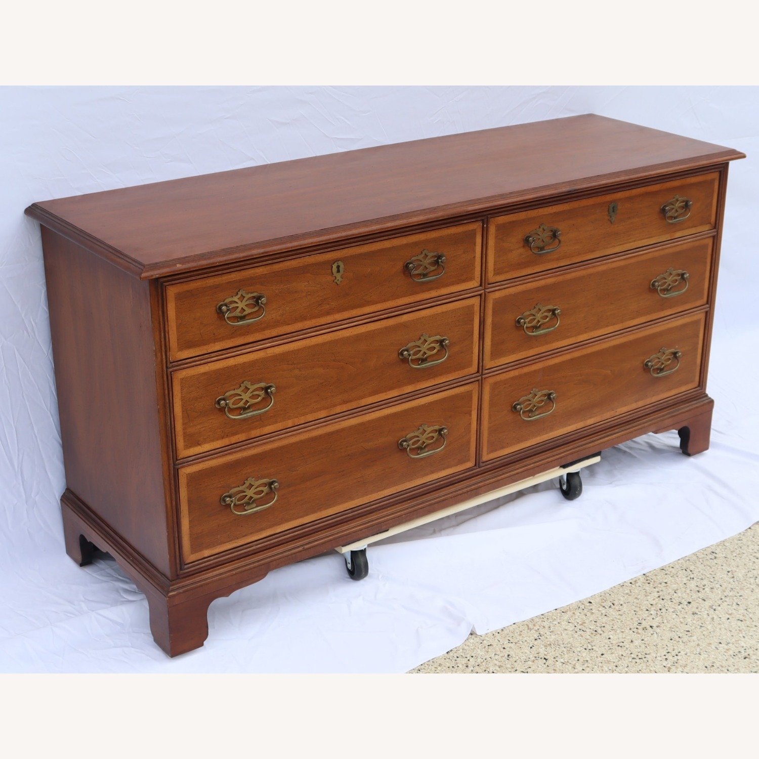 Henredon Furniture Medium-Size 6 Drawer Dresser - image-4