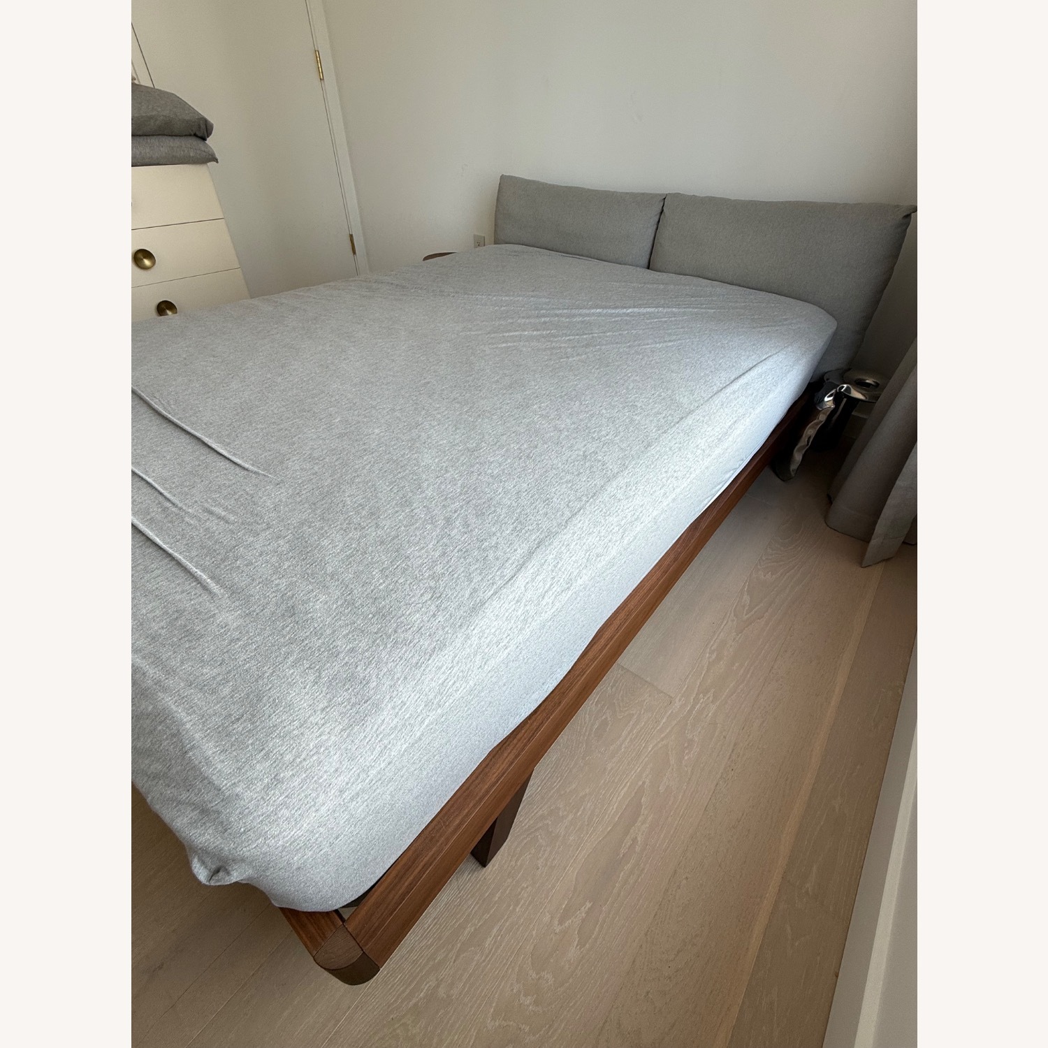 Rove Concepts Mikkel Light Gray Queen Bed - image-3