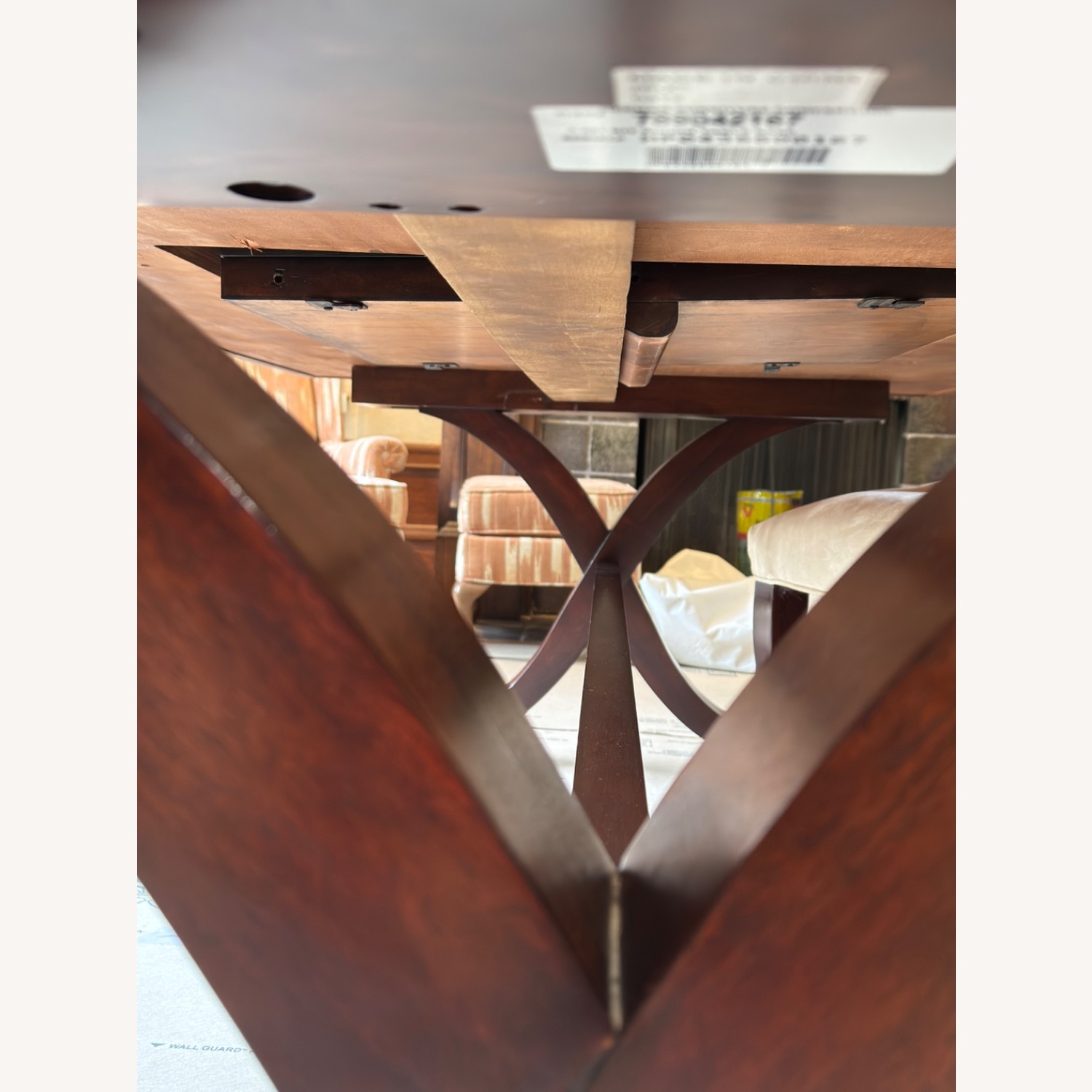 Table W Self Storing Leaf + 8 Chairs + Table Pads - image-4
