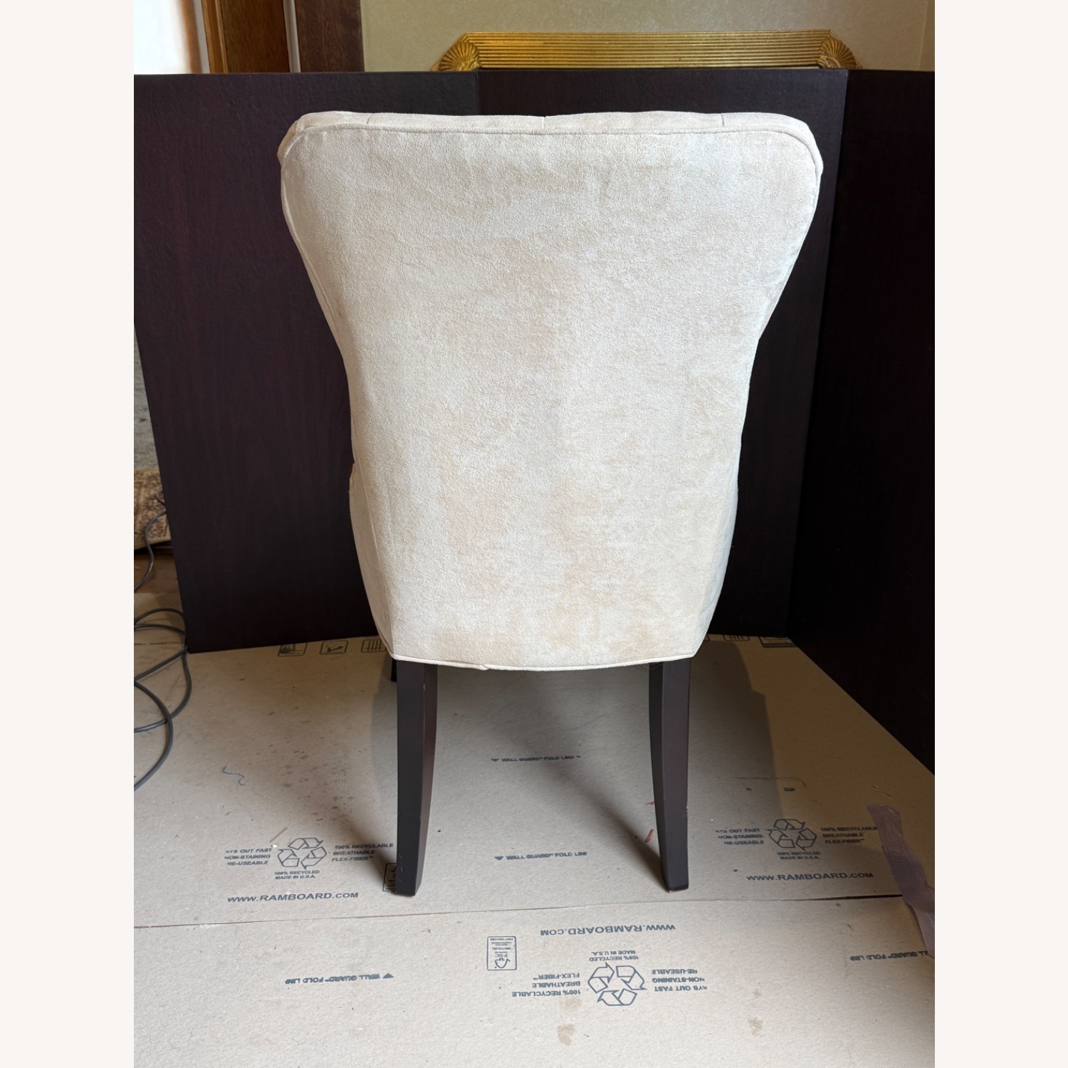 Table W Self Storing Leaf + 8 Chairs + Table Pads - image-8