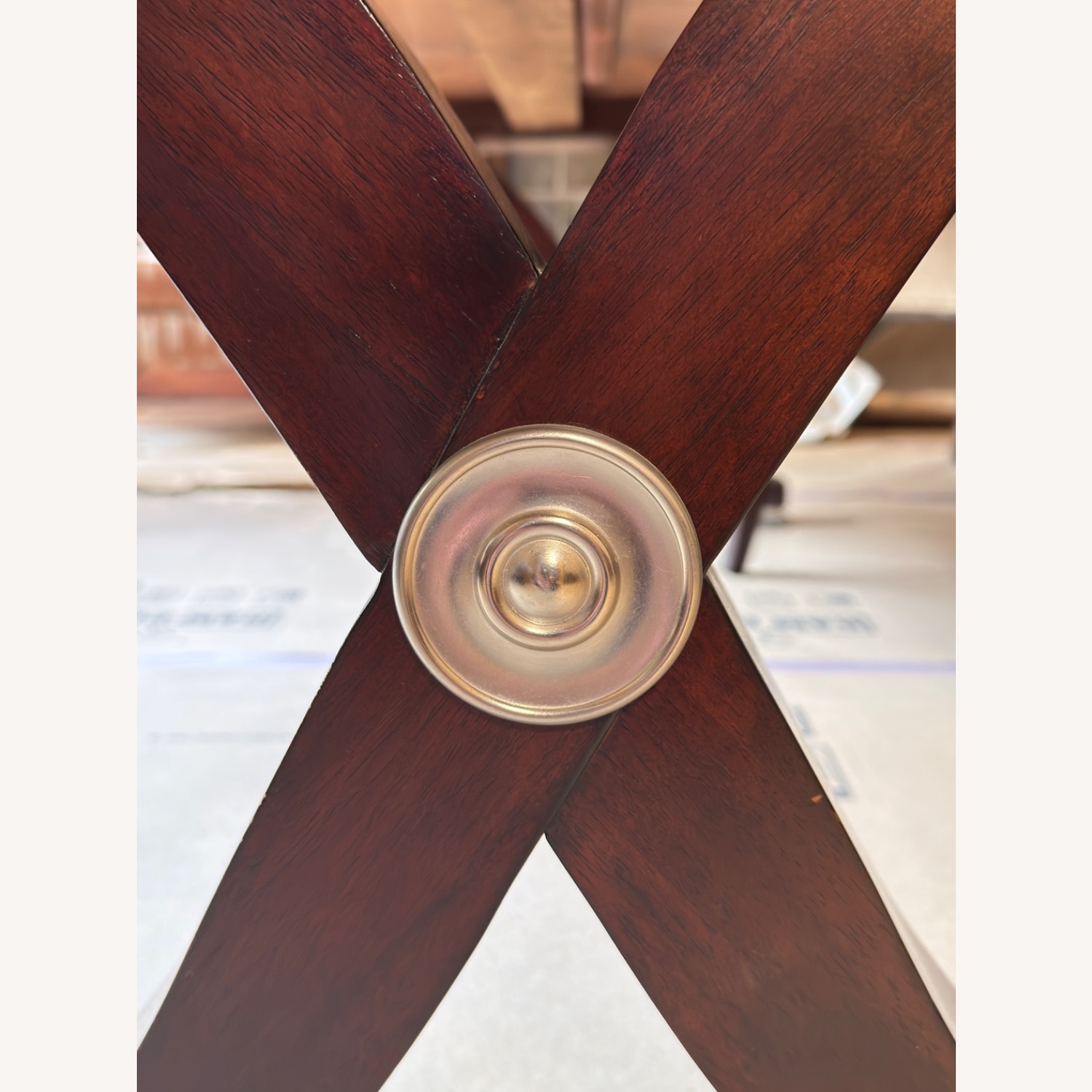 Table W Self Storing Leaf + 8 Chairs + Table Pads - image-3