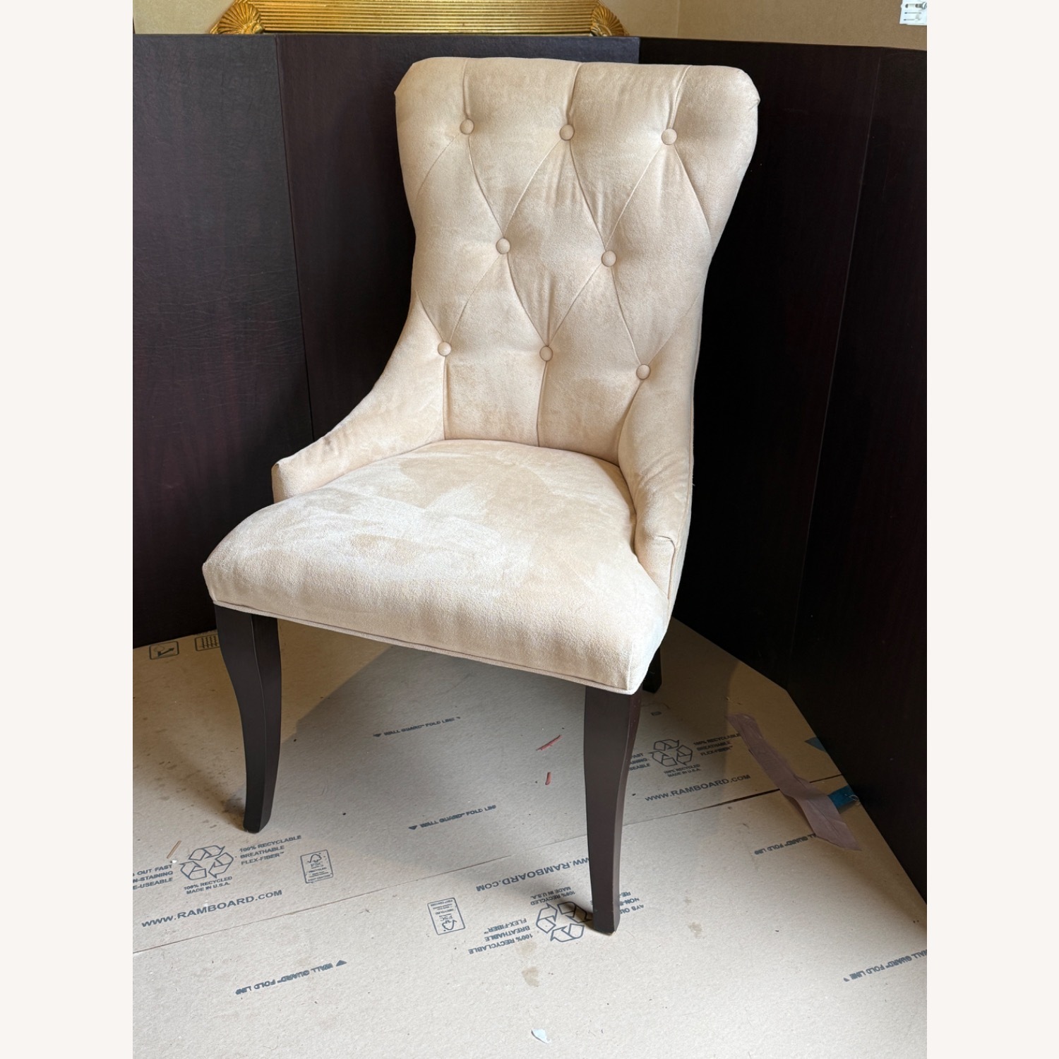 Table W Self Storing Leaf + 8 Chairs + Table Pads - image-7