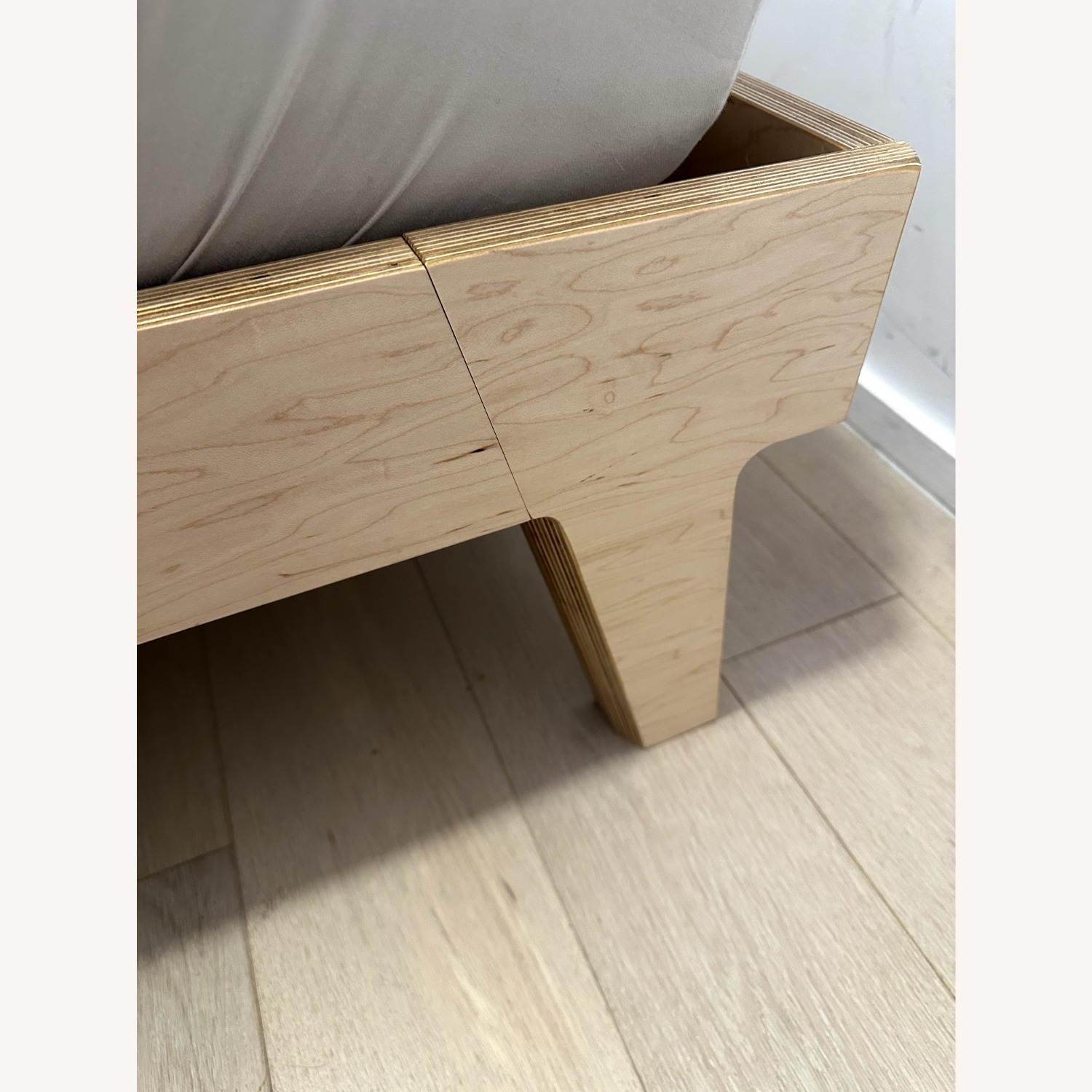 Inside Weather Savoy Wood Queen Bed - image-10