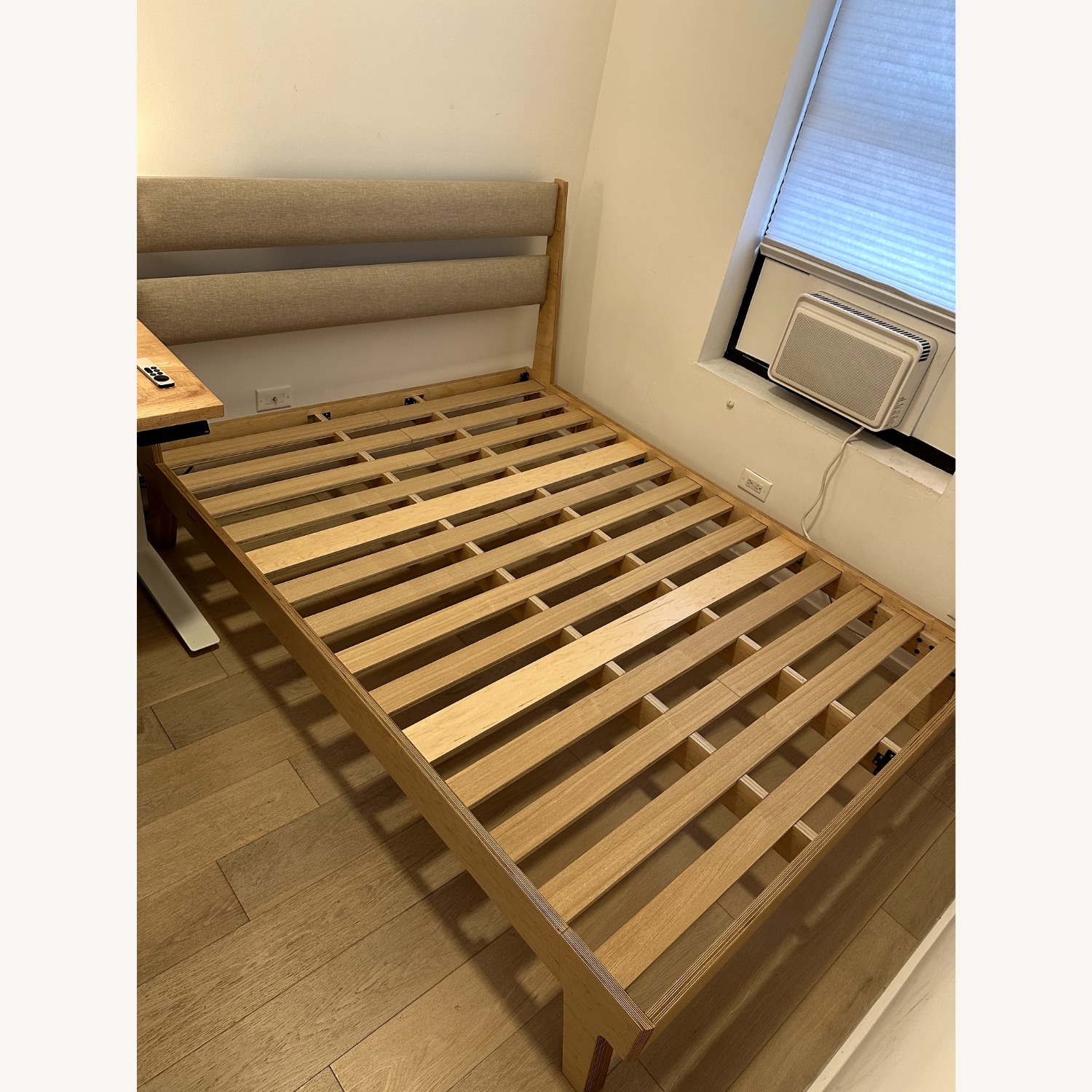 Inside Weather Savoy Wood Queen Bed - image-8