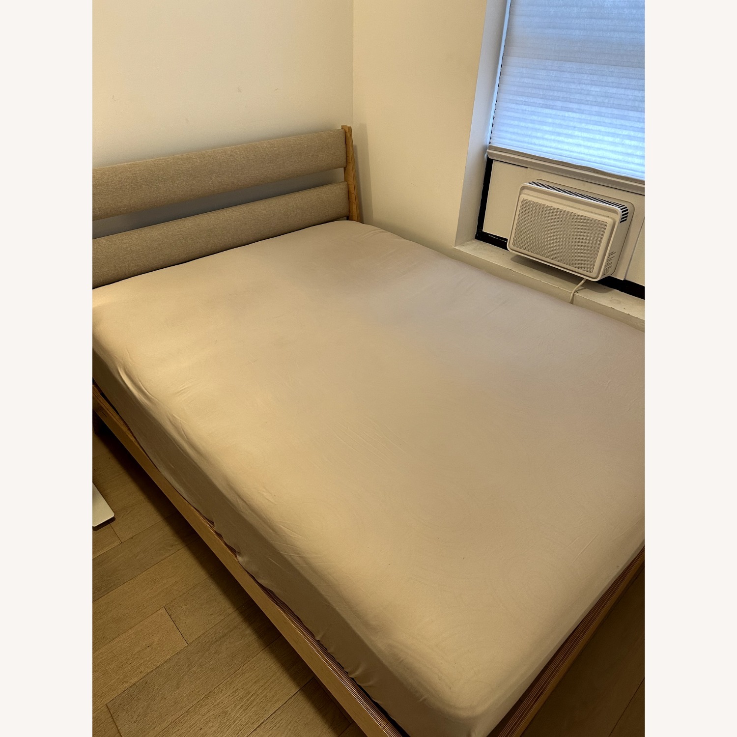 Inside Weather Savoy Wood Queen Bed - image-9