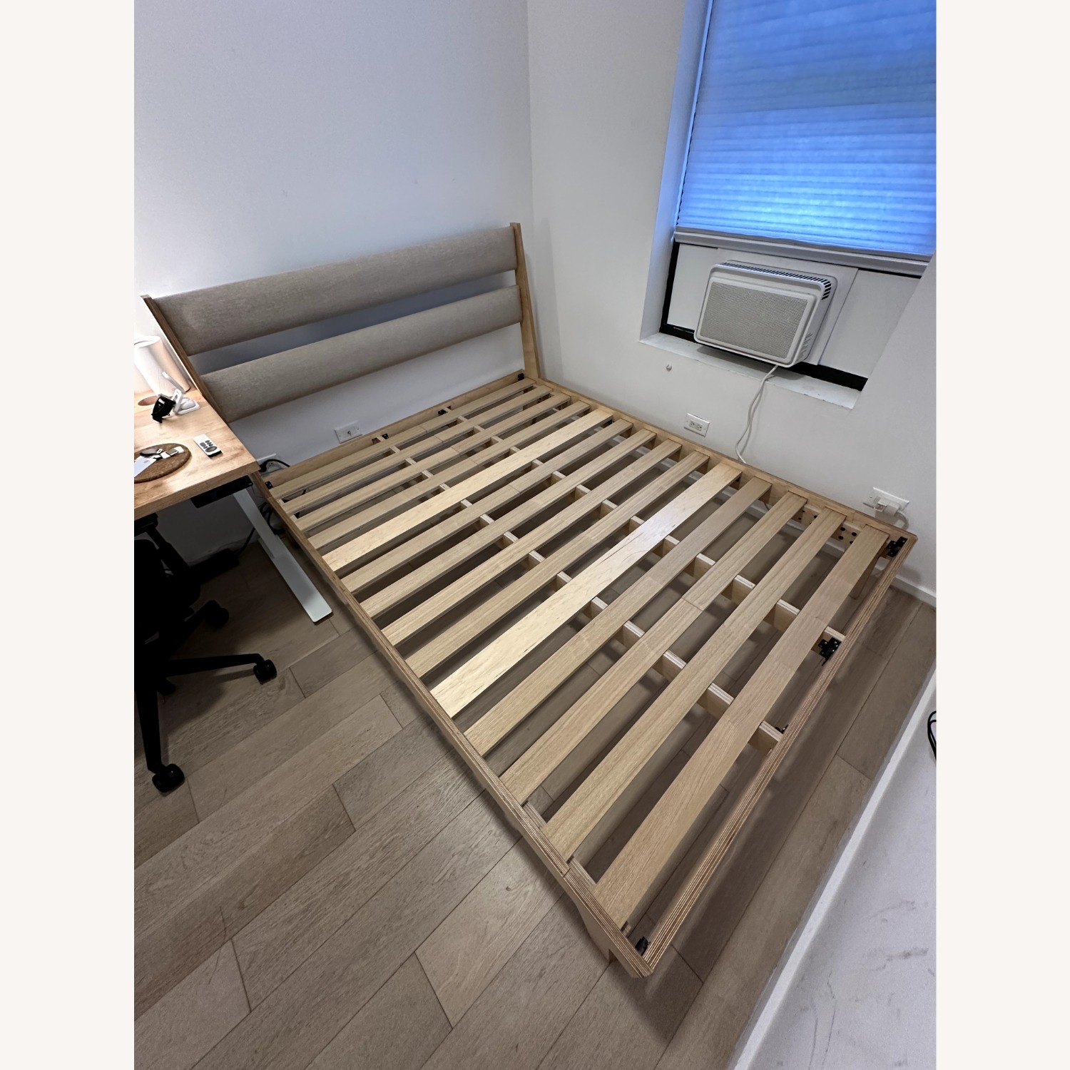 Inside Weather Savoy Wood Queen Bed - image-6