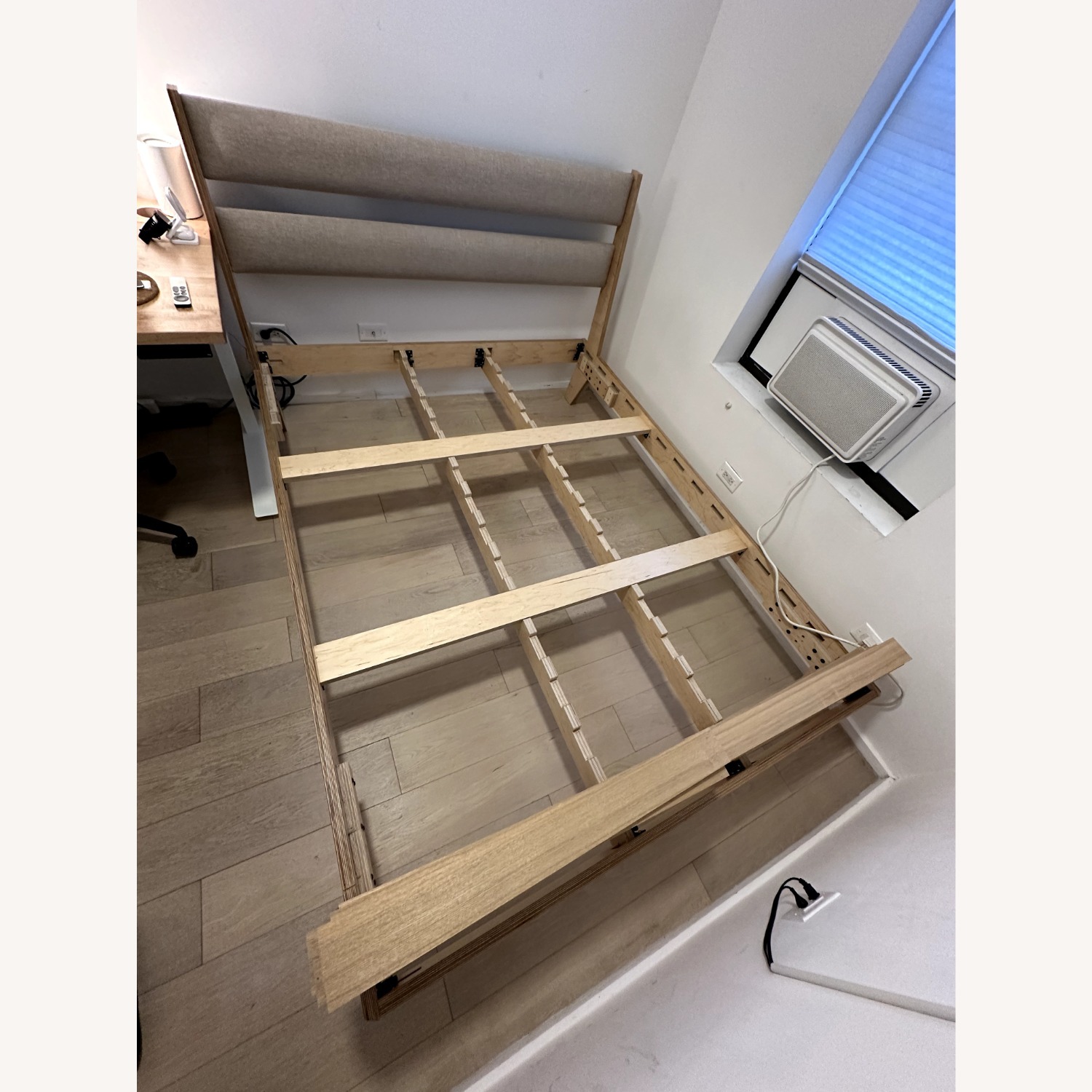 Inside Weather Savoy Wood Queen Bed - image-5