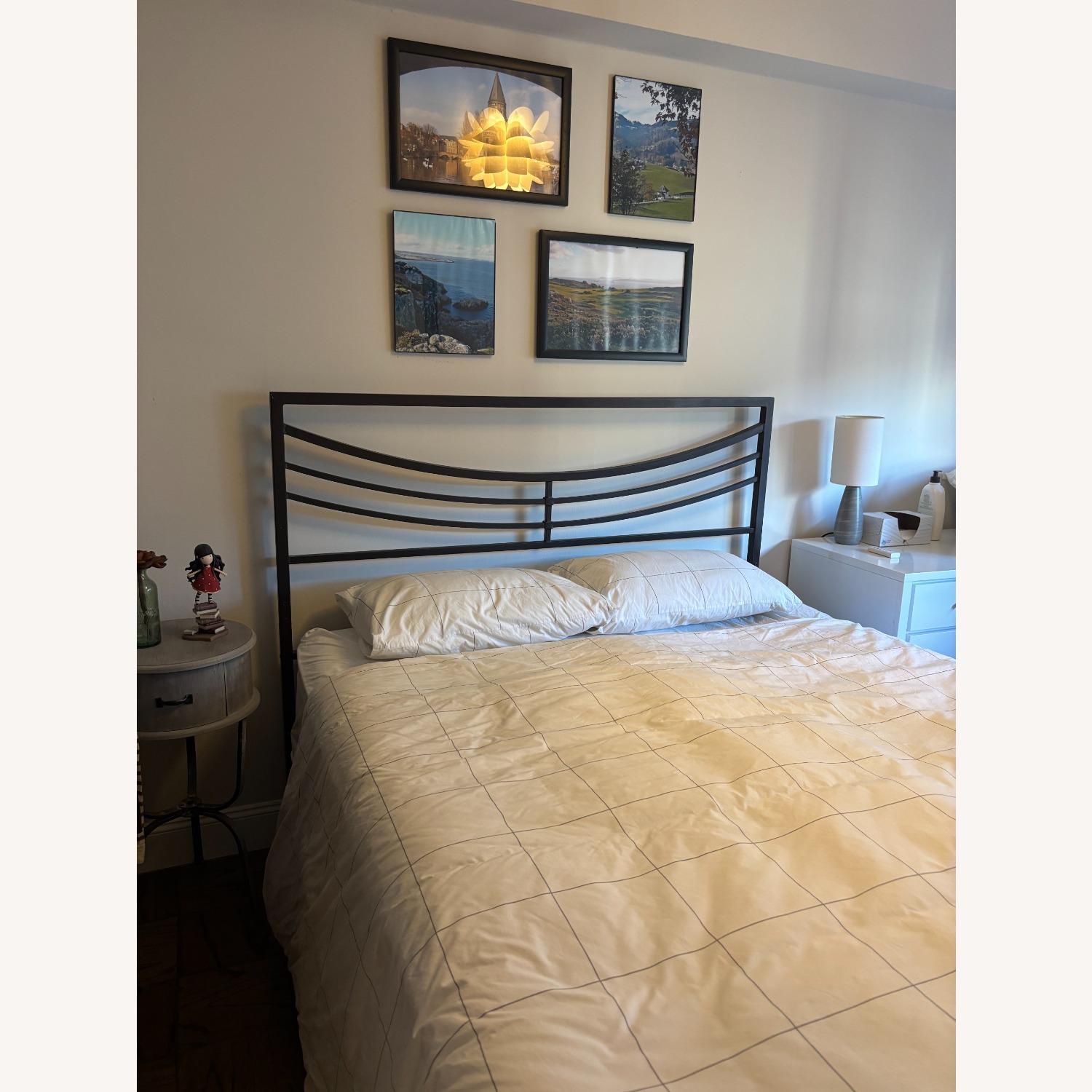 Hillsdale Furniture Kingston Queen Bed - image-1