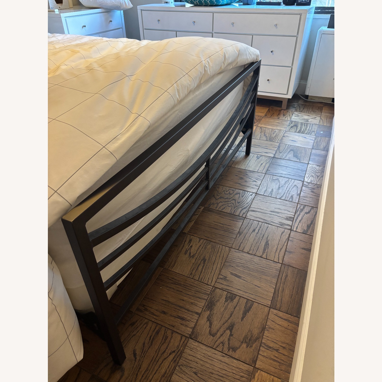 Hillsdale Furniture Kingston Queen Bed - image-3