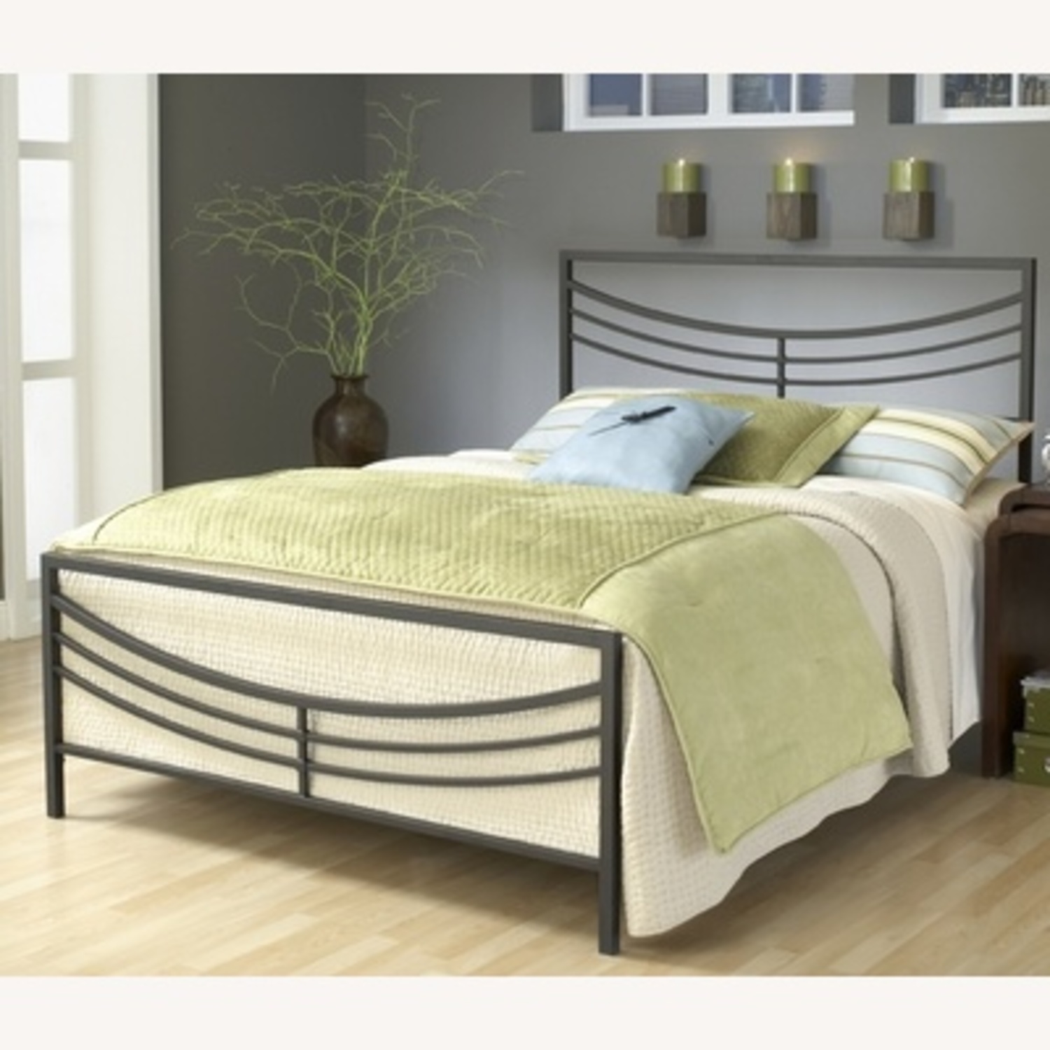 Hillsdale Furniture Kingston Queen Bed - image-4
