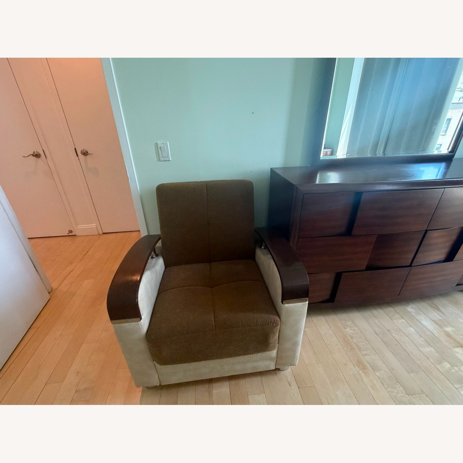 Raymour & Flanigan Single Seater / Bed - image-1