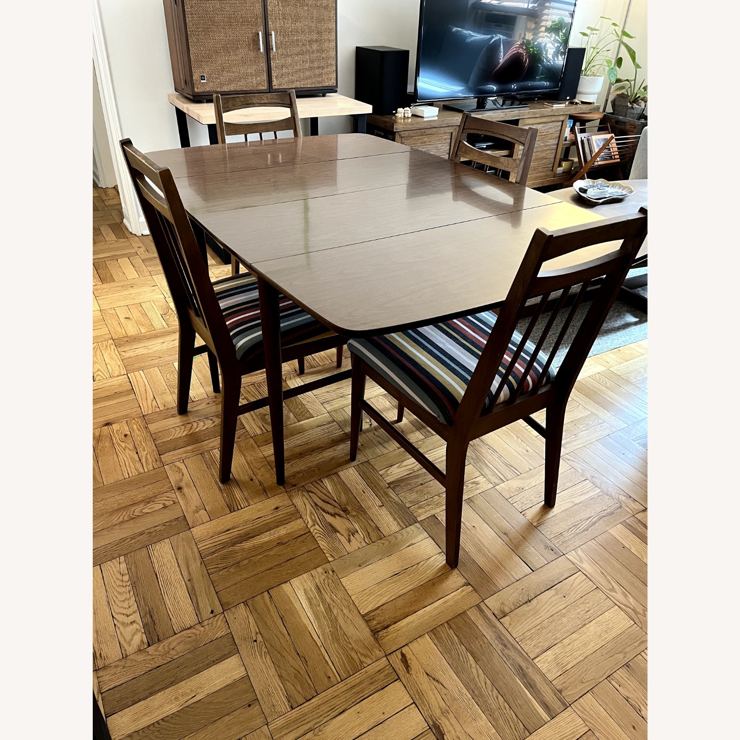 Bassett Dining Set with Six Chairs - image-7