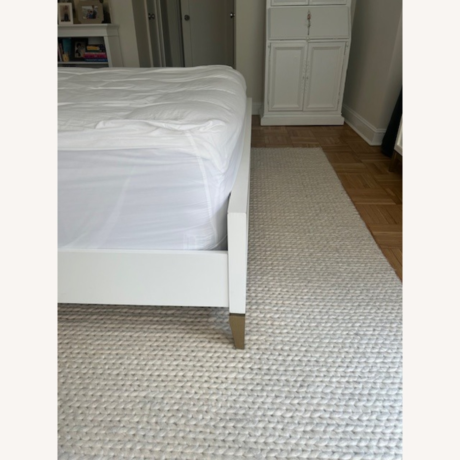 Chelsea White Modern Queen Bed - image-4