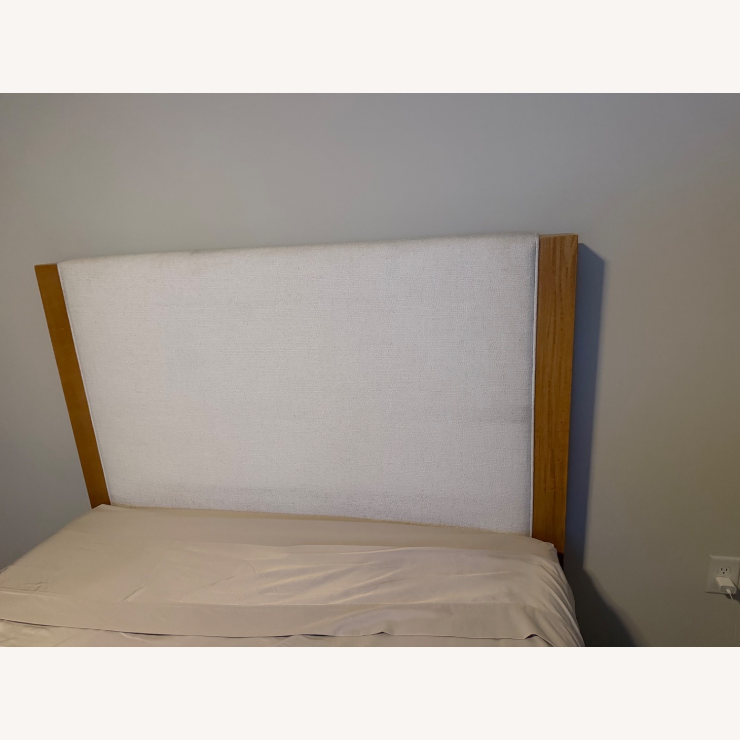 Rooms To Go Ithaca Natural Wood Queen Bed - image-2