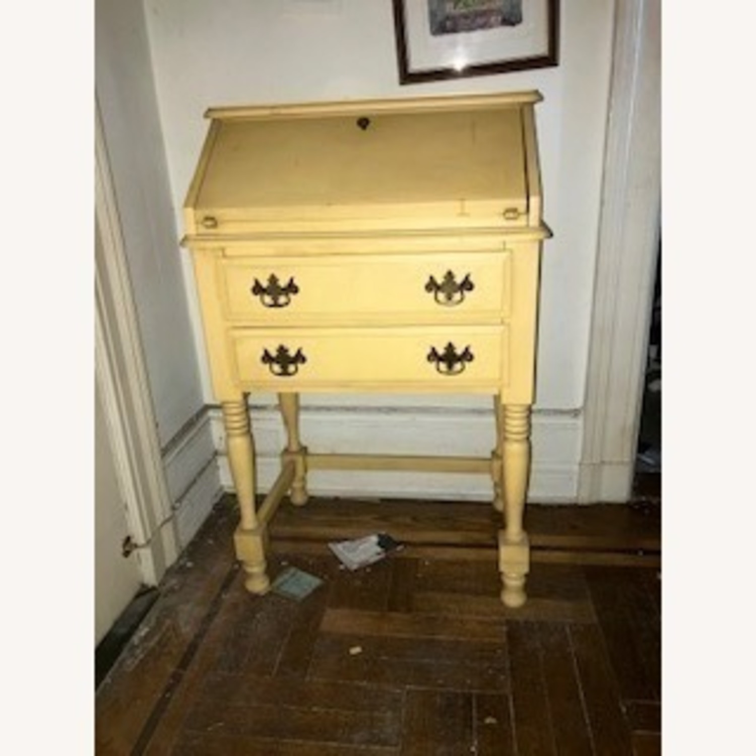 Desk to Fit Small Areas - image-1