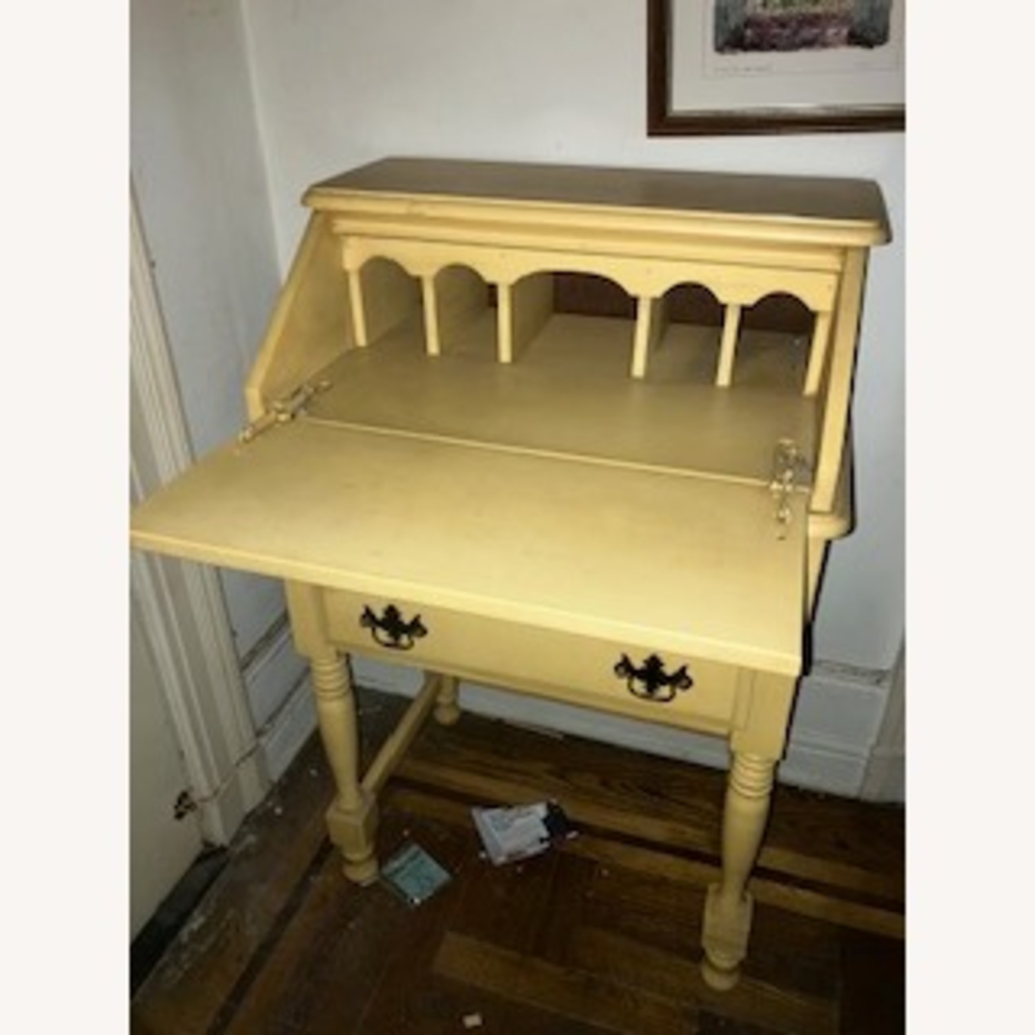 Desk to Fit Small Areas - image-2