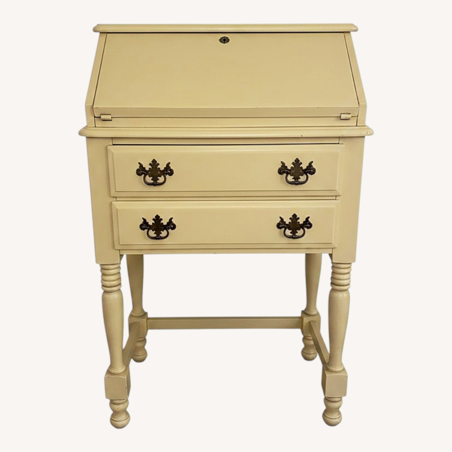 Desk to Fit Small Areas - image-0