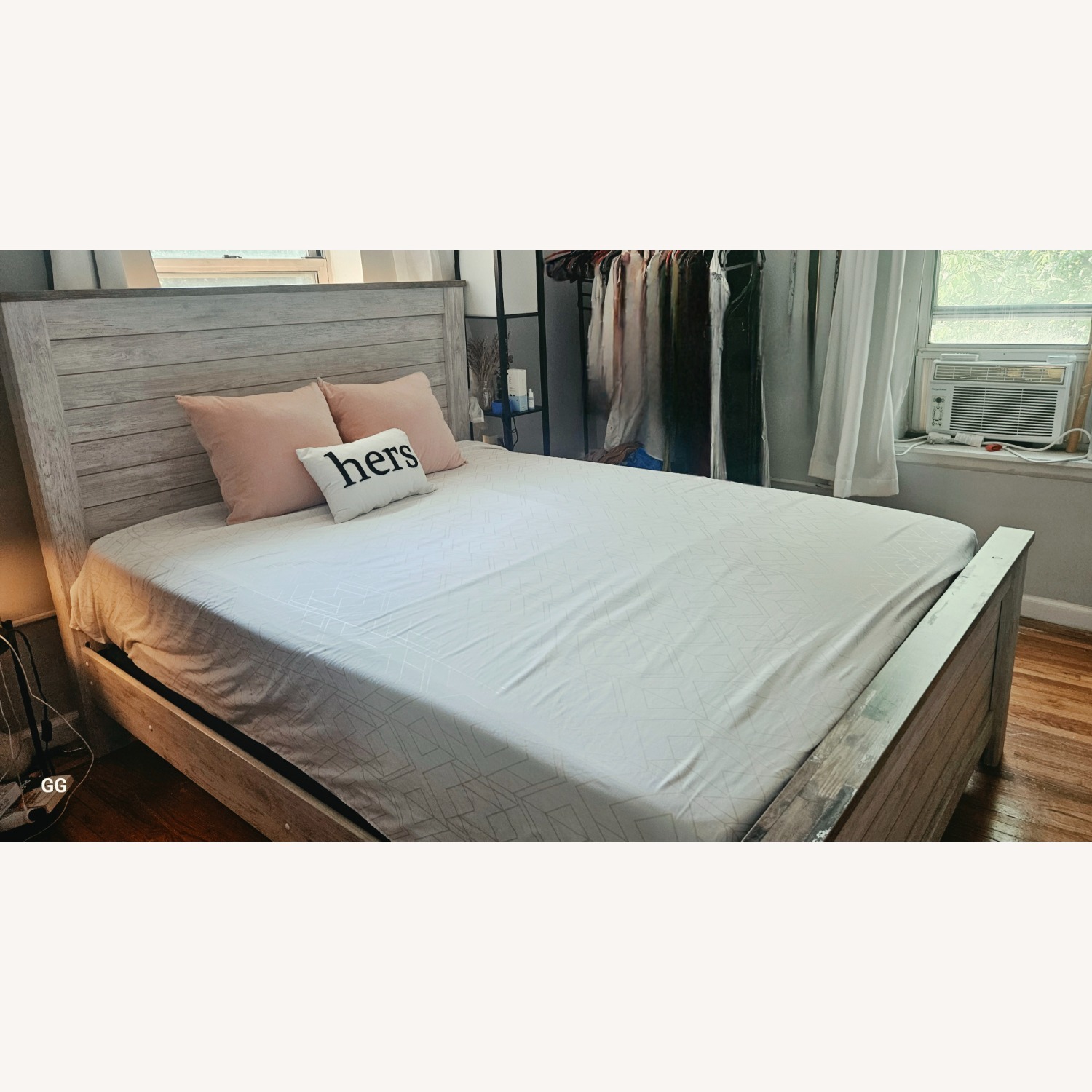 Raymour & Flanigan White Wood Queen Bed - image-3