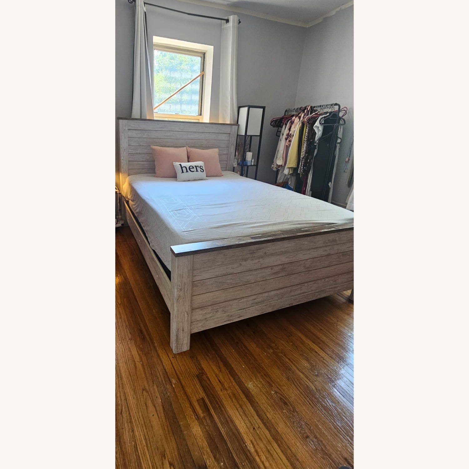 Raymour & Flanigan White Wood Queen Bed - image-1