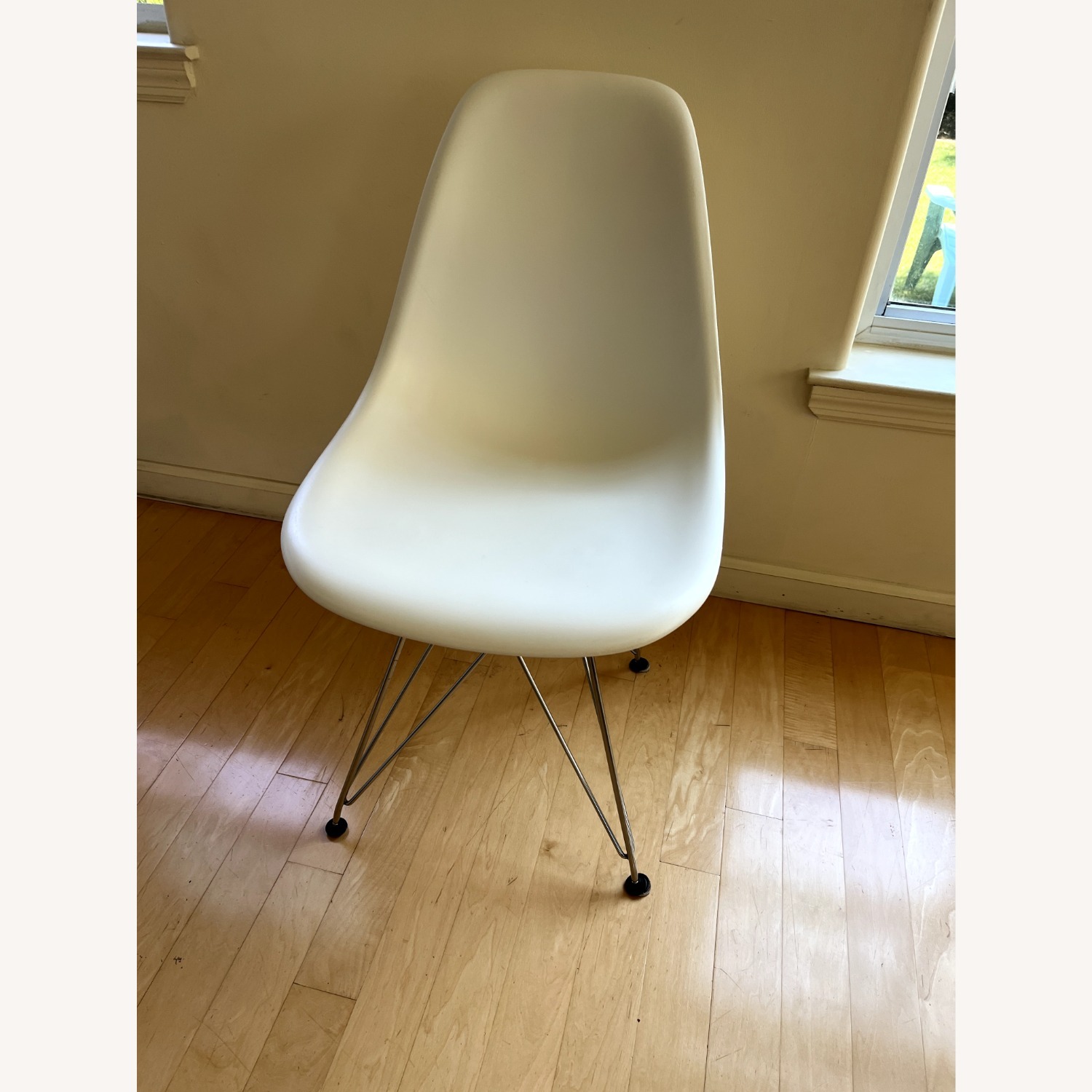Eames Molded Plastic Side Chair With Wire Base - image-2