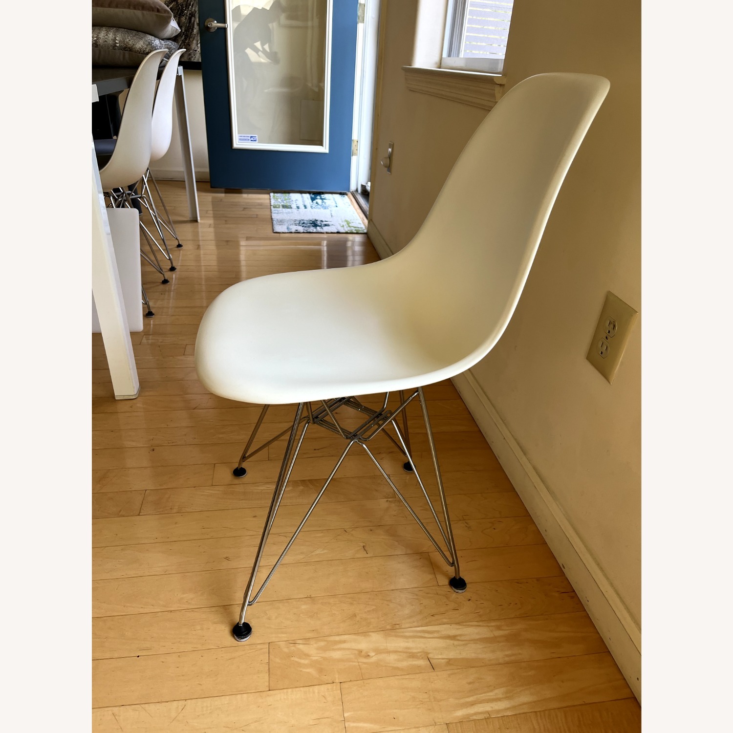 Eames Molded Plastic Side Chair With Wire Base - image-3