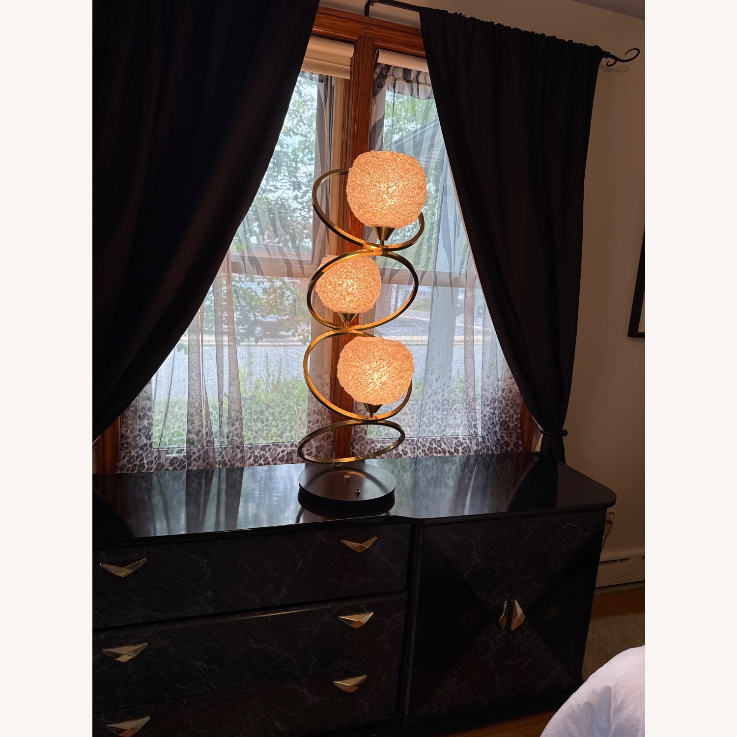 Vintage/Antique Finds Metal Table Lamp - image-4