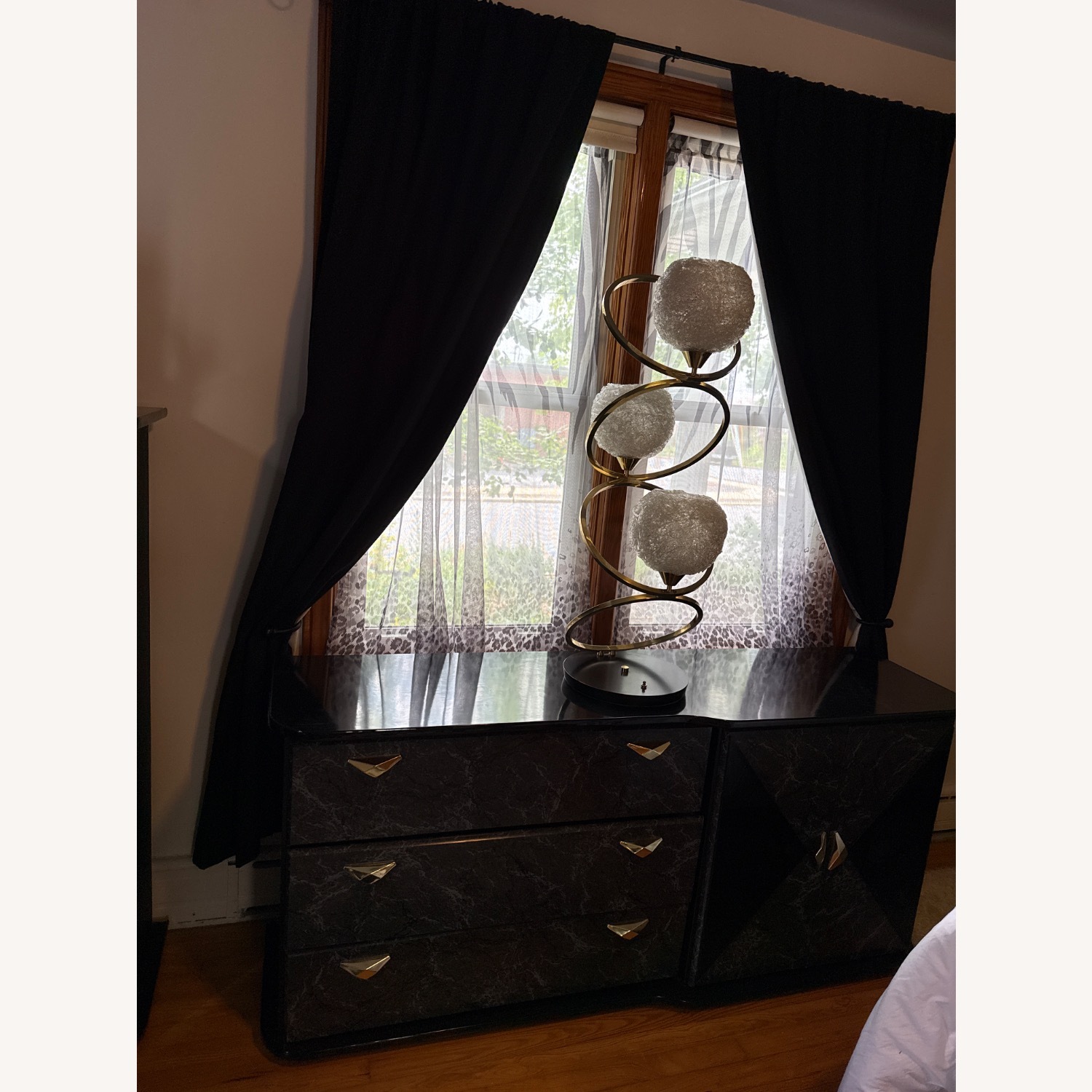 Vintage/Antique Finds Metal Table Lamp - image-2