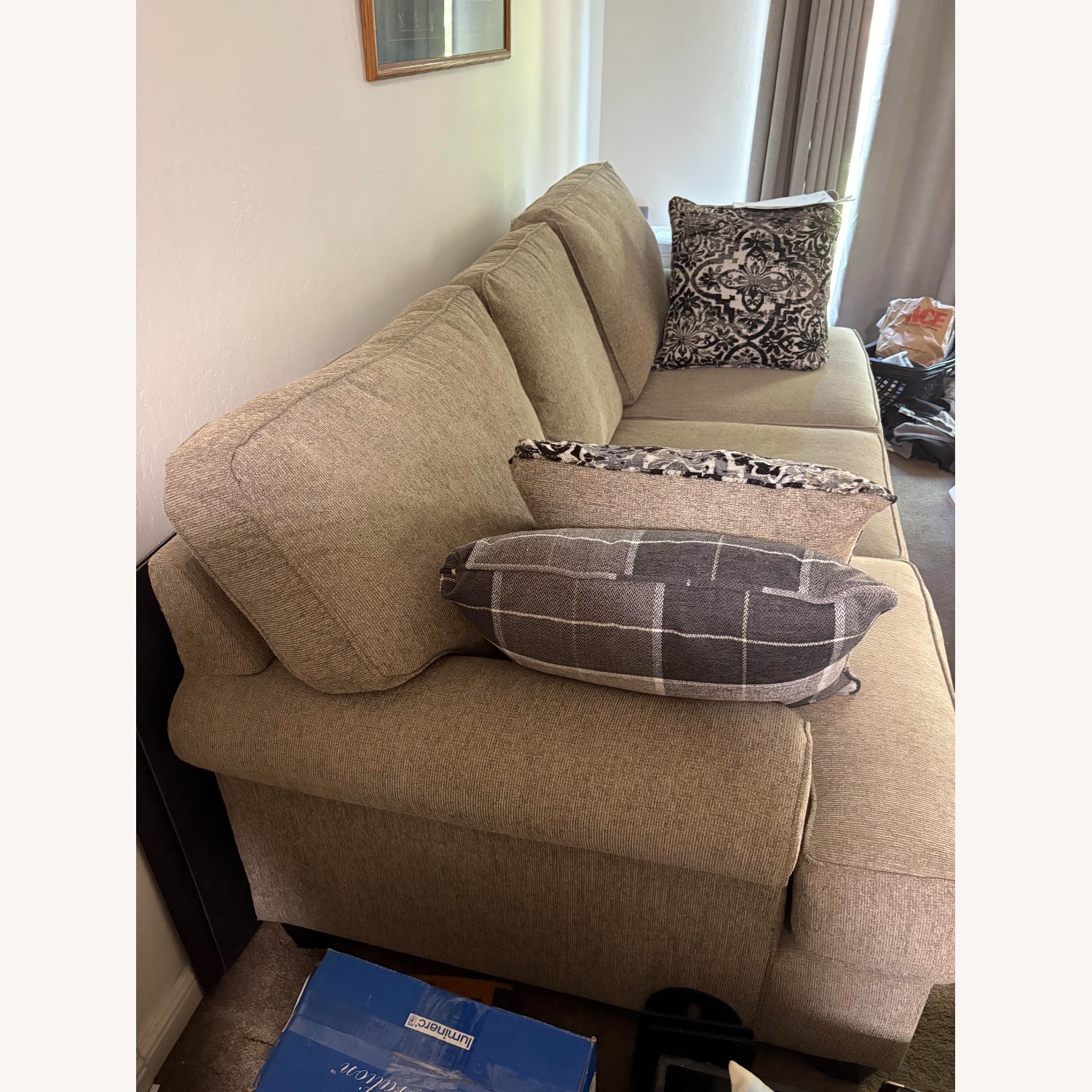 Broyhill Furniture 3+ Seater Sofa - image-3