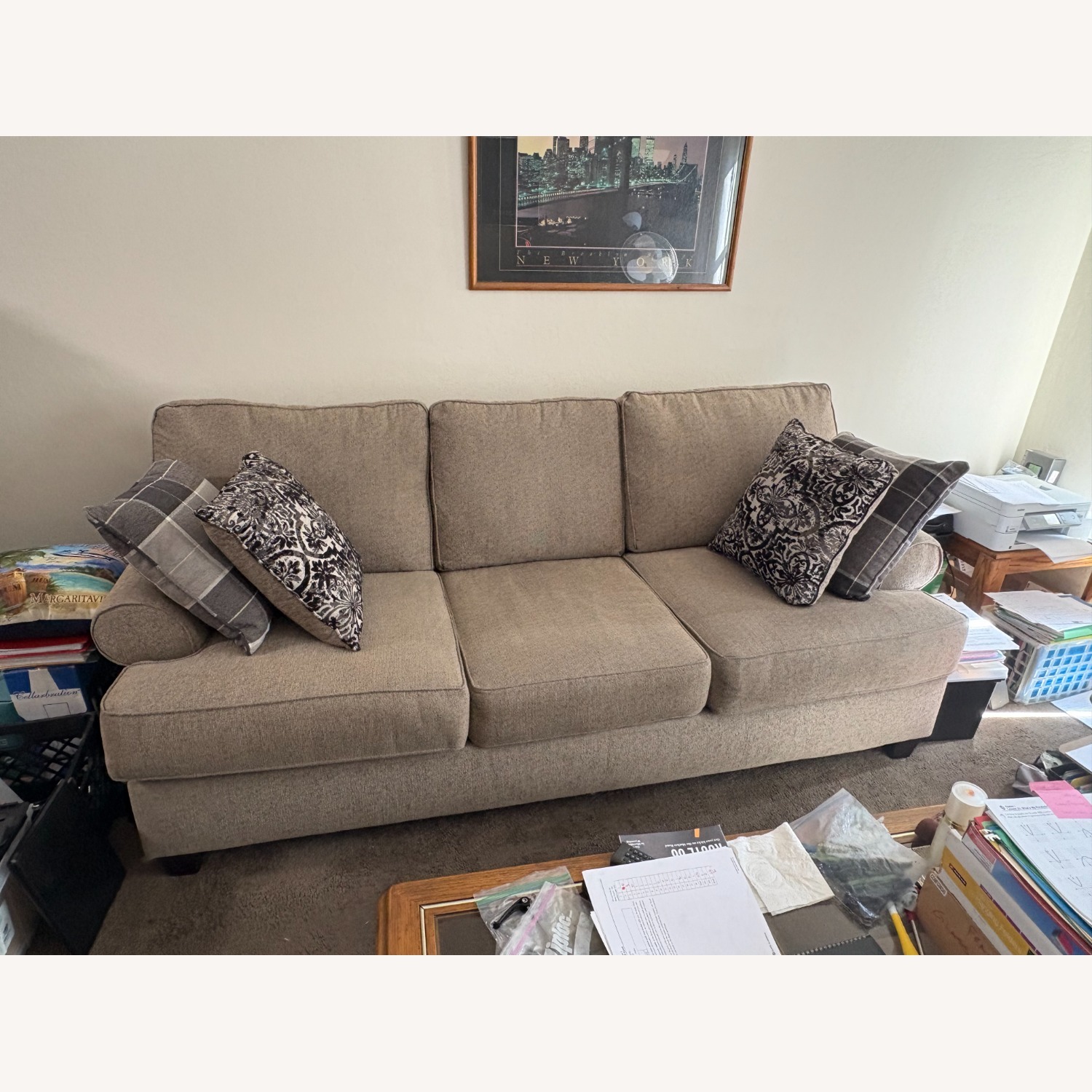 Broyhill Furniture 3+ Seater Sofa - image-1