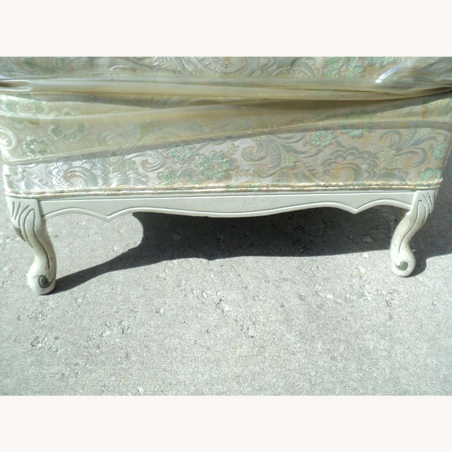 1970 French Provincial Cream/Gold Floating Chair - image-8