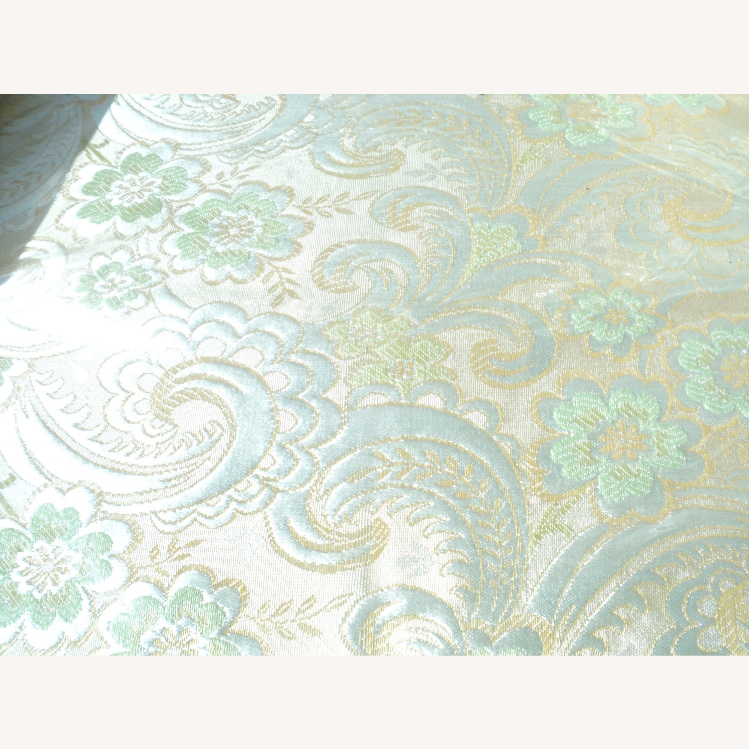 1970 French Provincial Cream/Gold Floating Chair - image-6