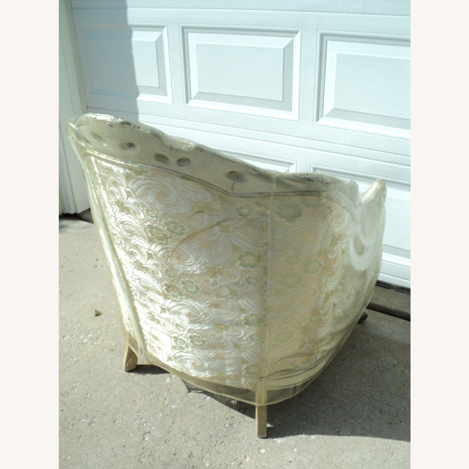 1970 French Provincial Cream/Gold Floating Chair - image-11
