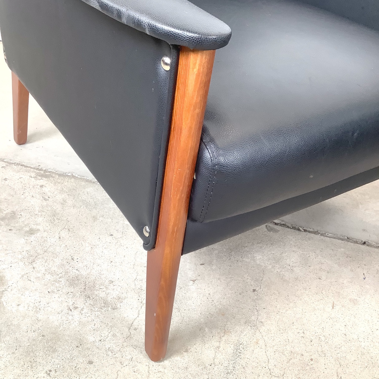 Pair Black Leather Armchairs after Gio Ponti - image-17