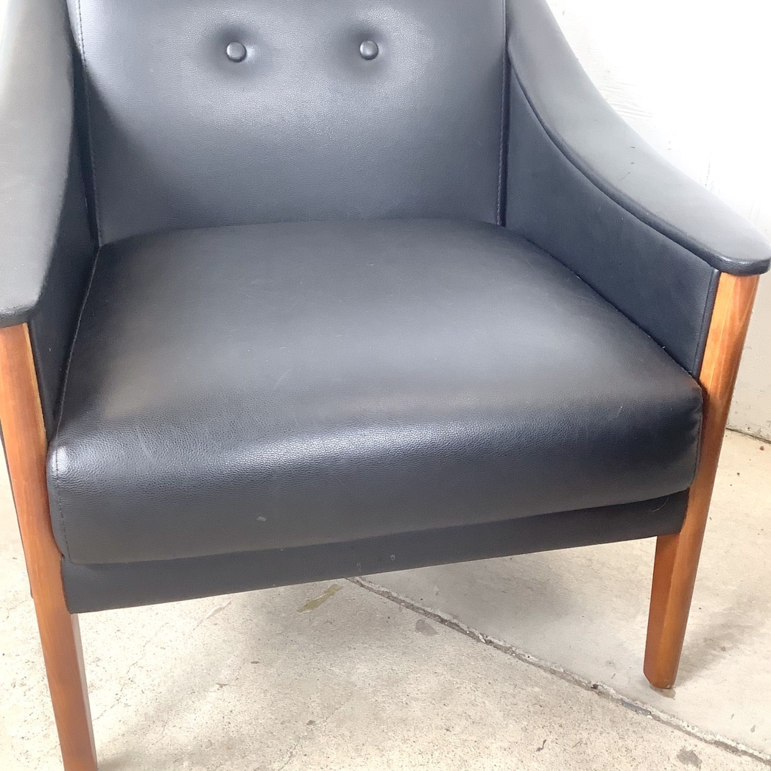 Pair Black Leather Armchairs after Gio Ponti - image-18