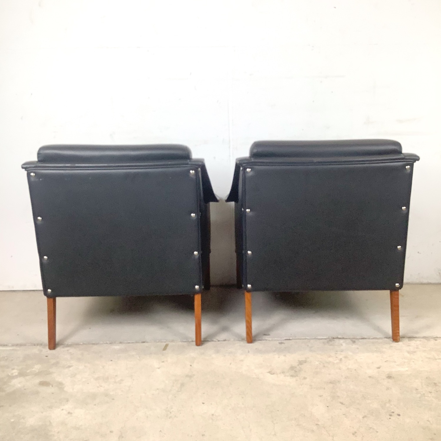 Pair Black Leather Armchairs after Gio Ponti - image-19